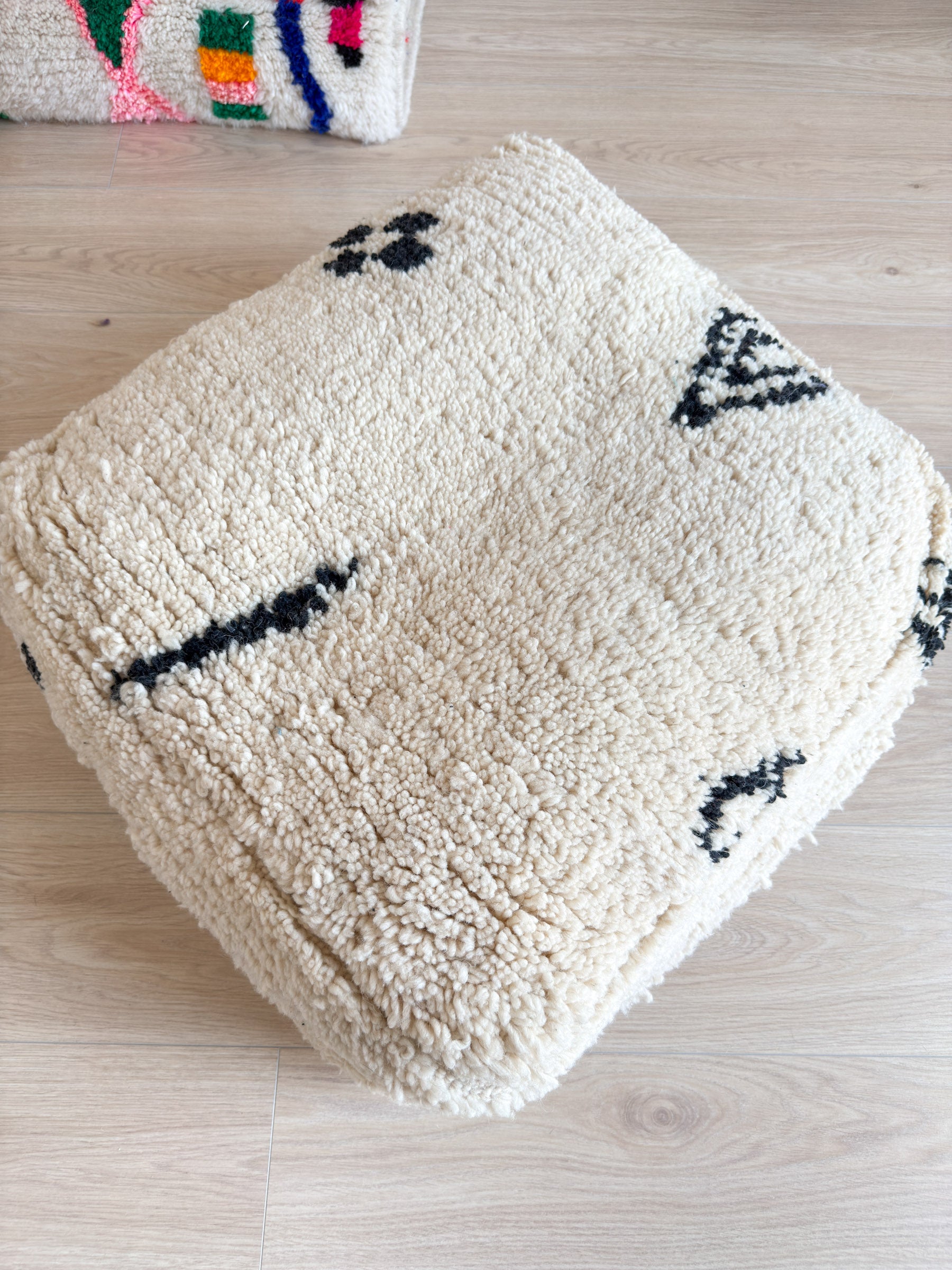 Marokkanischer Pouf, bunter Berber-Pouf - 60 x 60 cm - Nr. 37