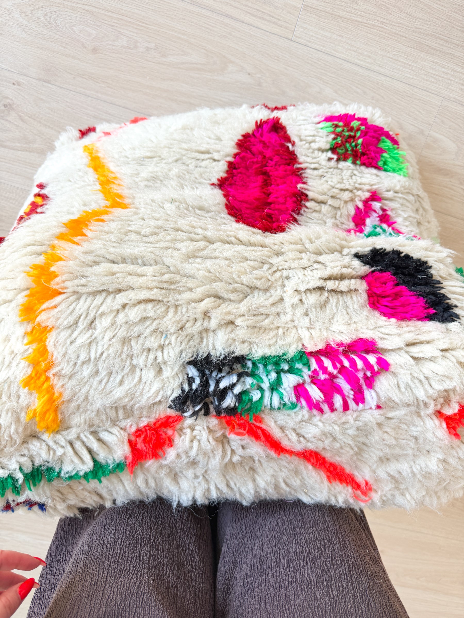 Entwurf – Marokkanischer Pouf, farbenfroher Berber-Pouf – 60 x 60 cm – Nr. 128