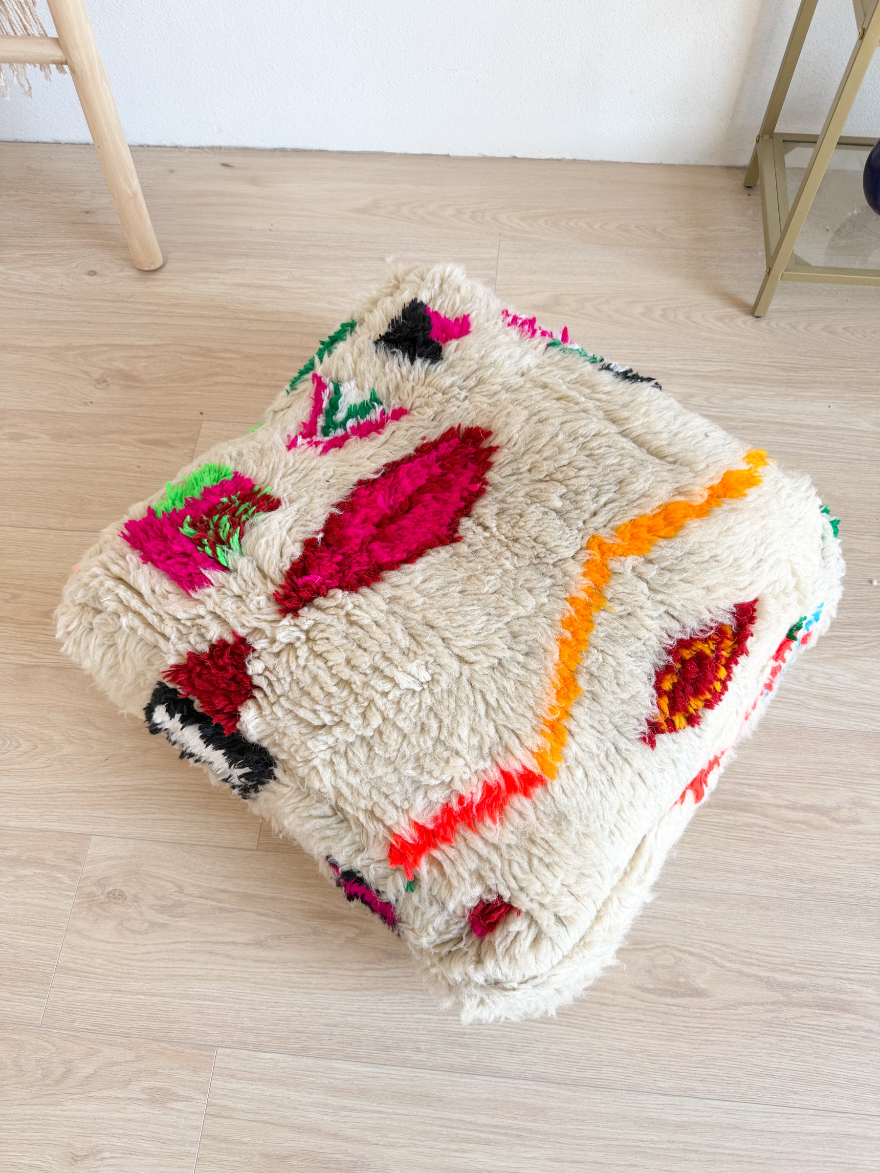Entwurf – Marokkanischer Pouf, farbenfroher Berber-Pouf – 60 x 60 cm – Nr. 128
