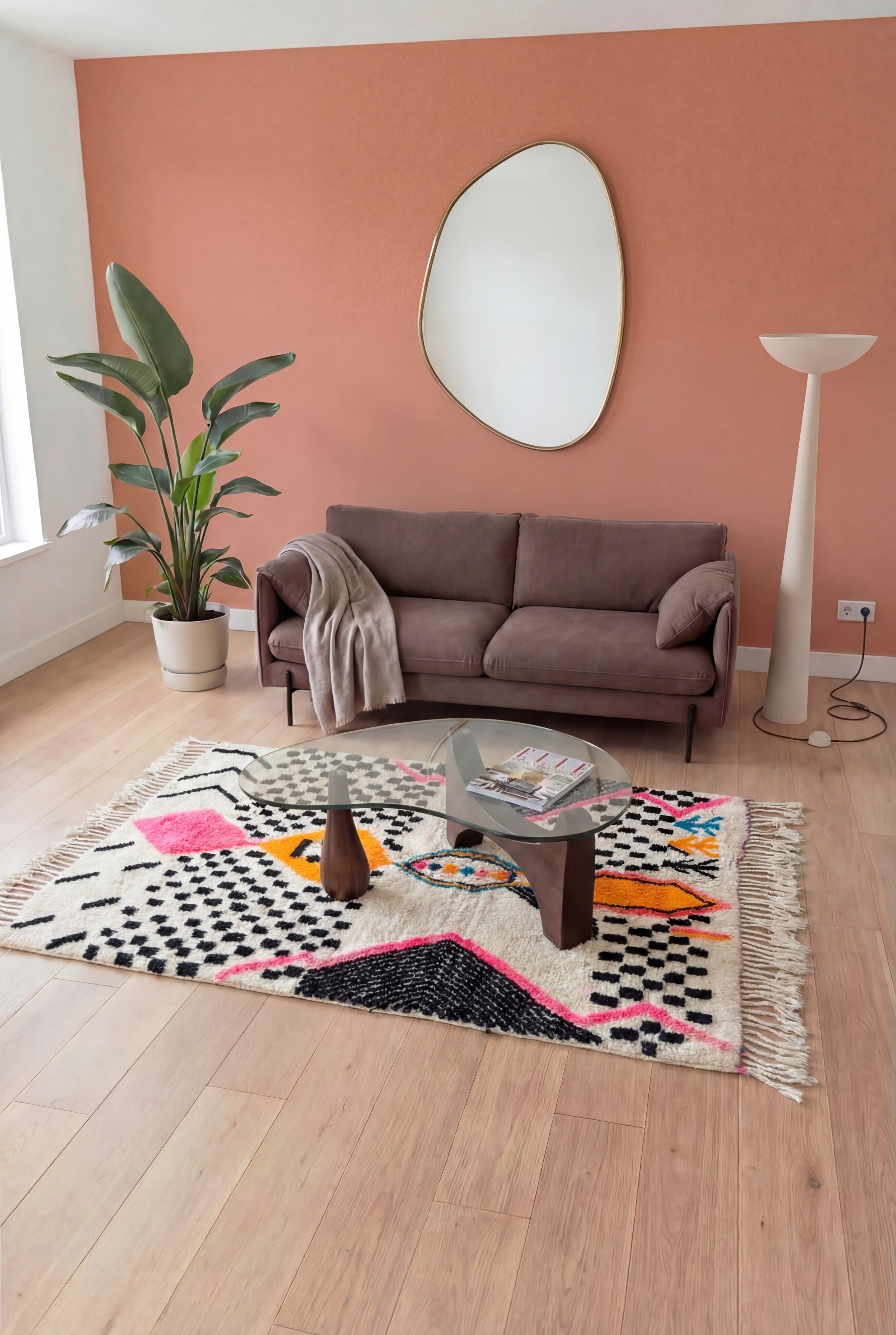 Handgemaakt Marokkaans Azilal berbertapijt gekleurd, wol en katoen multicolor, 153x231 cm, n2538 — gestileerd in een eigentijdse woonkamer | Tamazi