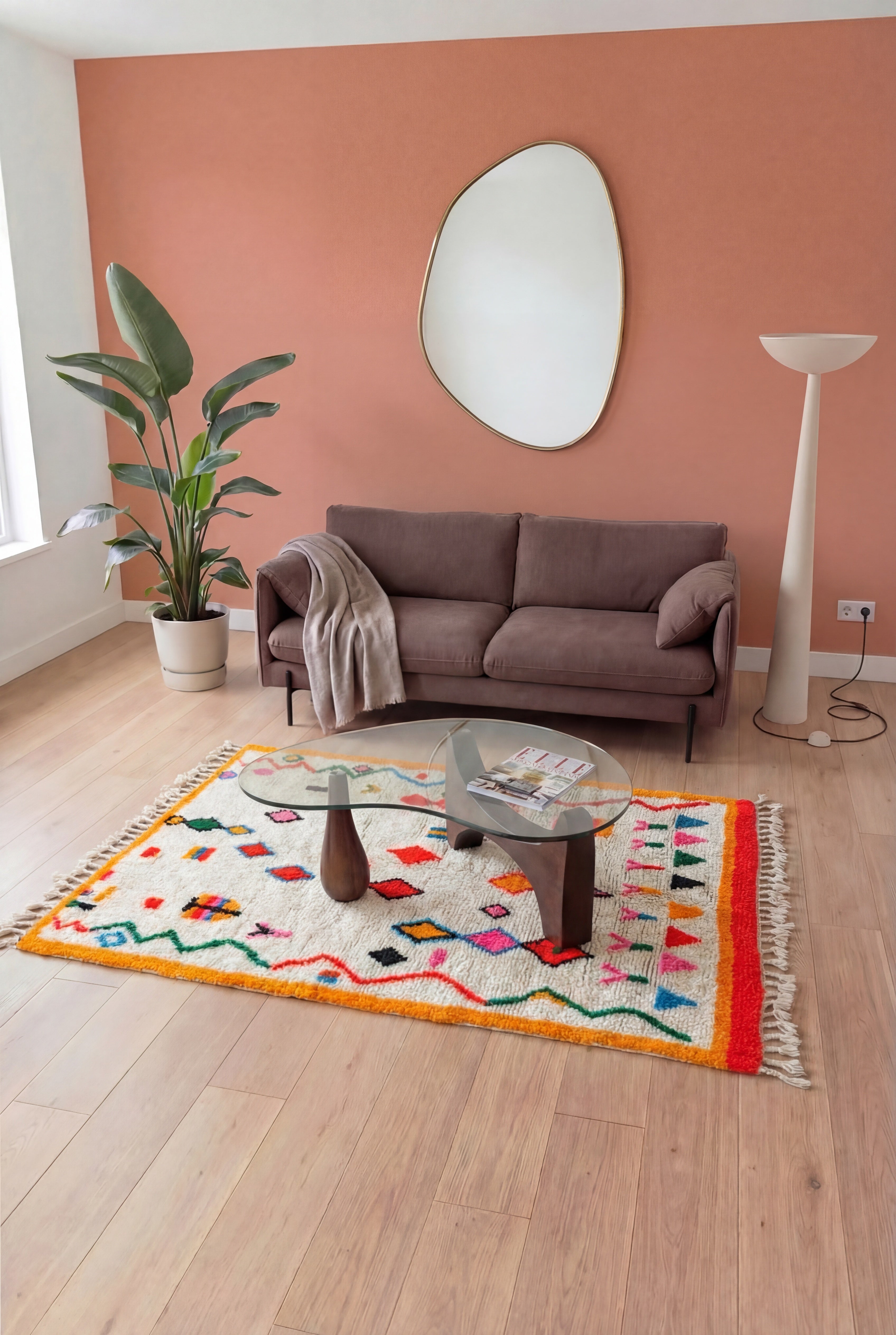 Kleurrijk handgemaakt Marokkaans Berbertapijt Azilal, wol en multicolor katoen, 157x223 cm, n2544 — gestileerd in een eigentijdse woonkamer | Tamazi