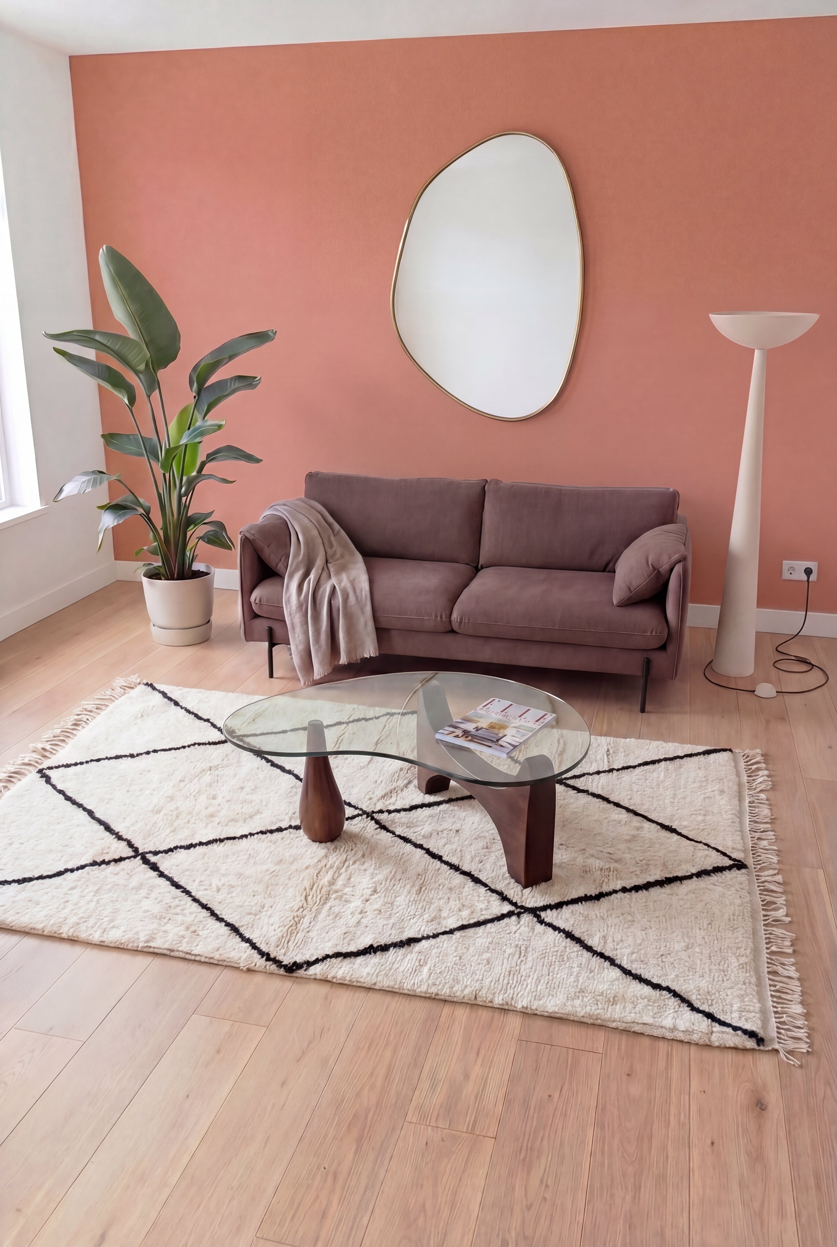 Handgemaakt Marokkaans Berbers Beni Ouarain vloerkleed, wol wit en zwart, 150x280 cm, n2517 — gestileerd in een eigentijdse woonkamer | Tamazi