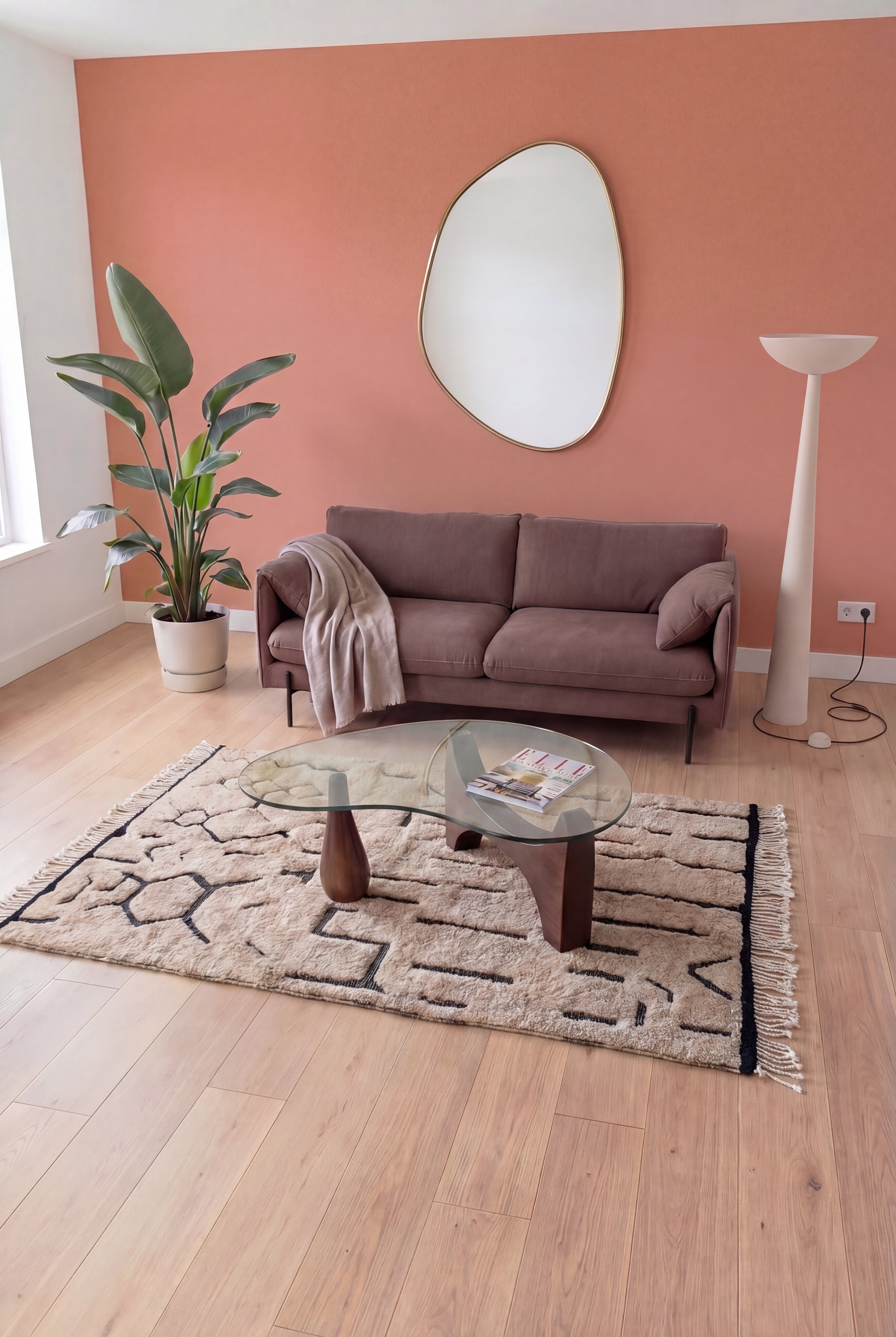 Handgefertigter marokkanischer Berberteppich Mrirt, Wolle in Aschbraun und Schwarz, 156x269 cm, n2512 — inszeniert in einem zeitgenössischen Wohnzimmer | Tamazi