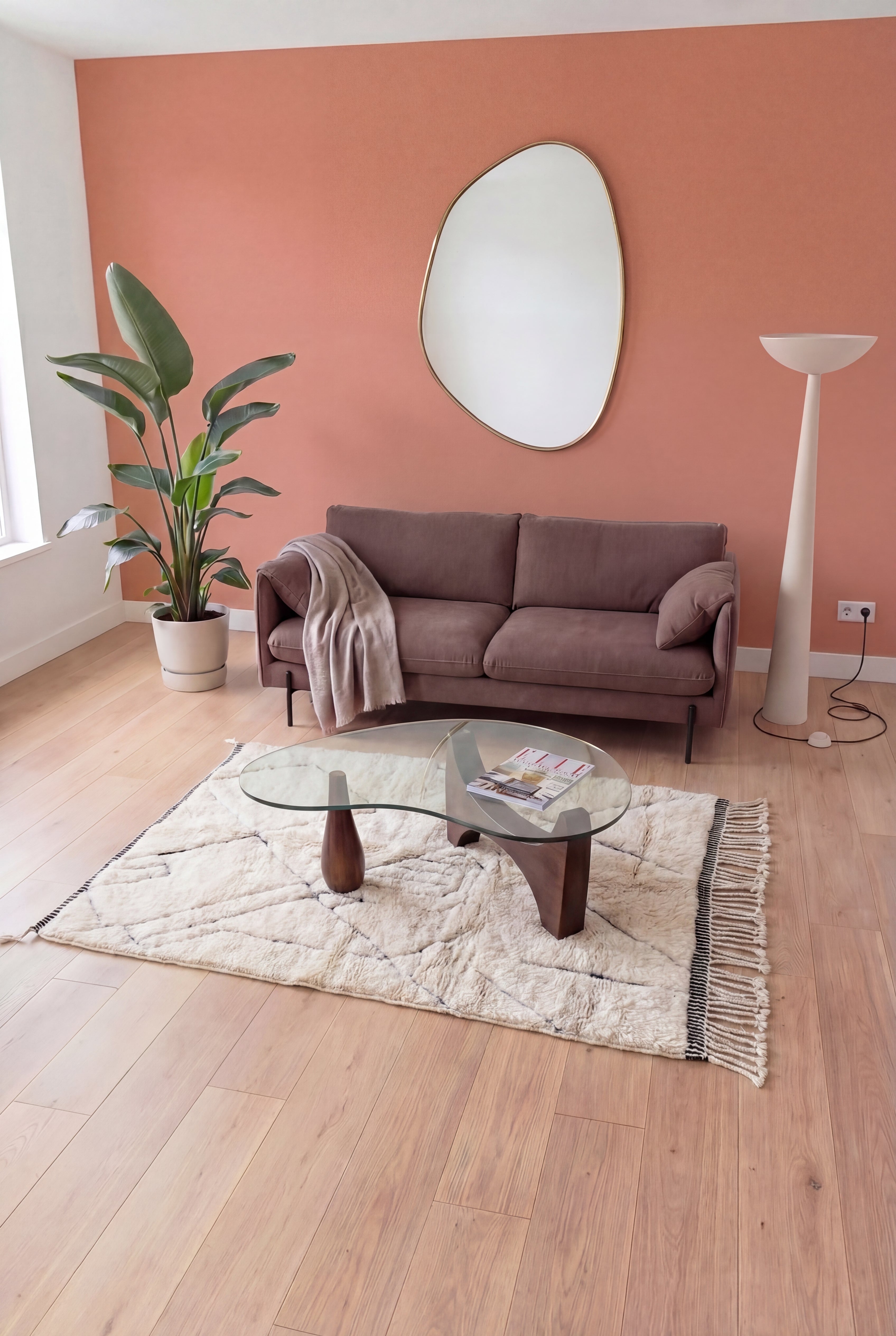 Tapis berbère marocain Mrirt fait main, laine blanc et noir, 123x192 cm, n2550 — mis en scène dans un salon contemporain | Tamazi