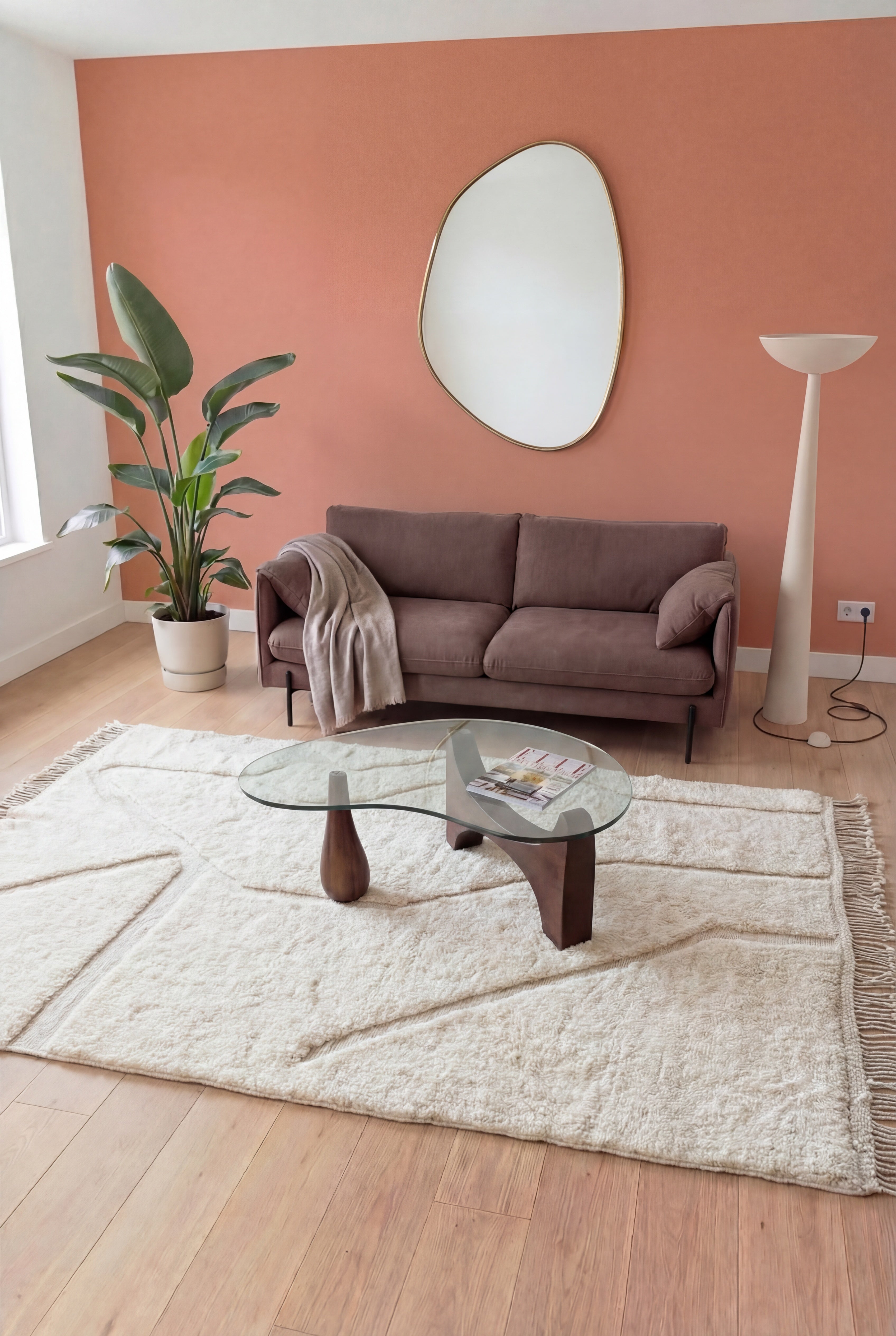 Handgefertigter marokkanischer Berberteppich Mrirt, gebrochene weiße Wolle, 252x373 cm, n1806 — inszeniert in einem zeitgenössischen Wohnzimmer | Tamazi