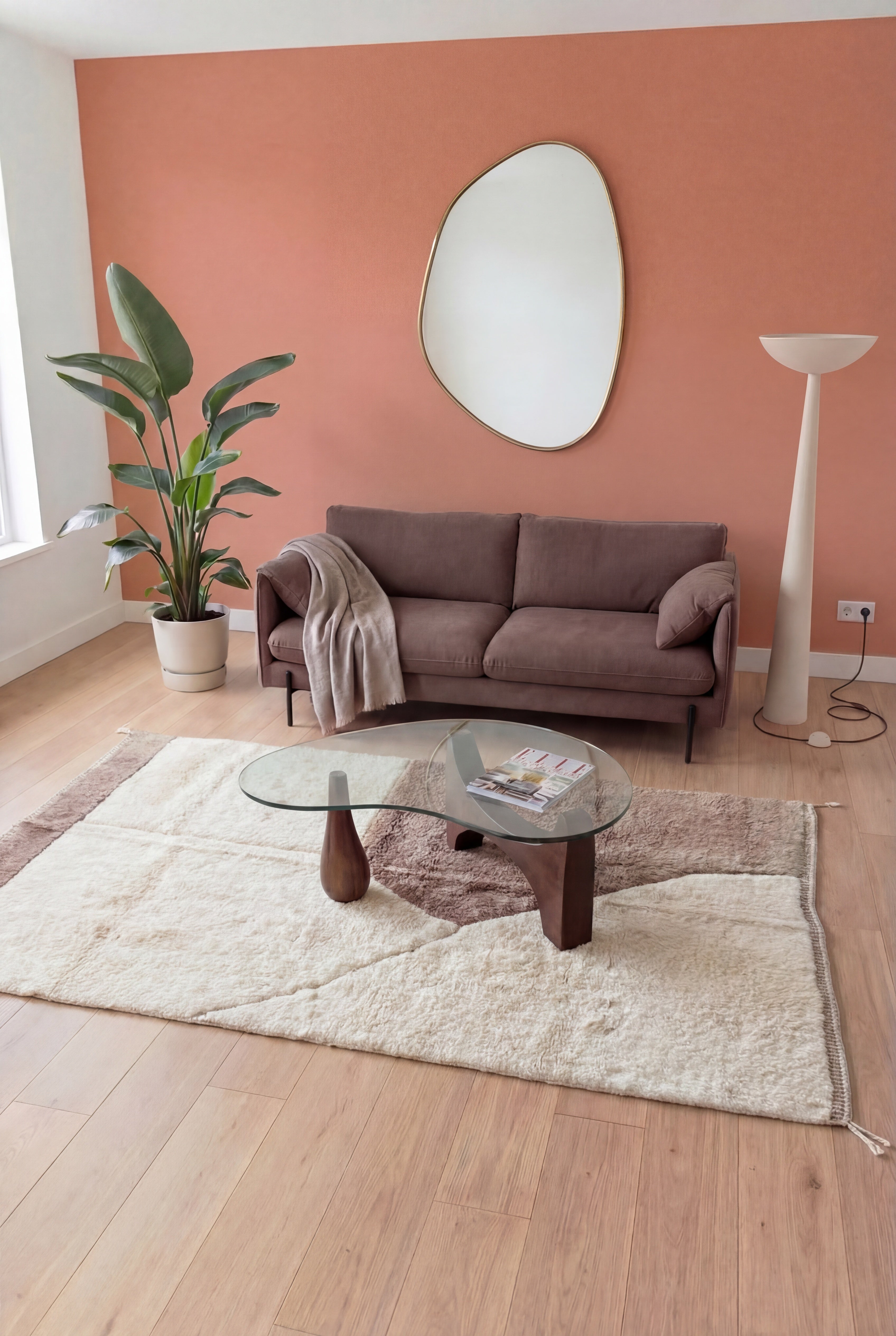 Handgefertigter marokkanischer Berberteppich Mrirt, gebrochenes Weiß und Braun, 204x296 cm, n2363 — in einem zeitgenössischen Wohnzimmer inszeniert | Tamazi