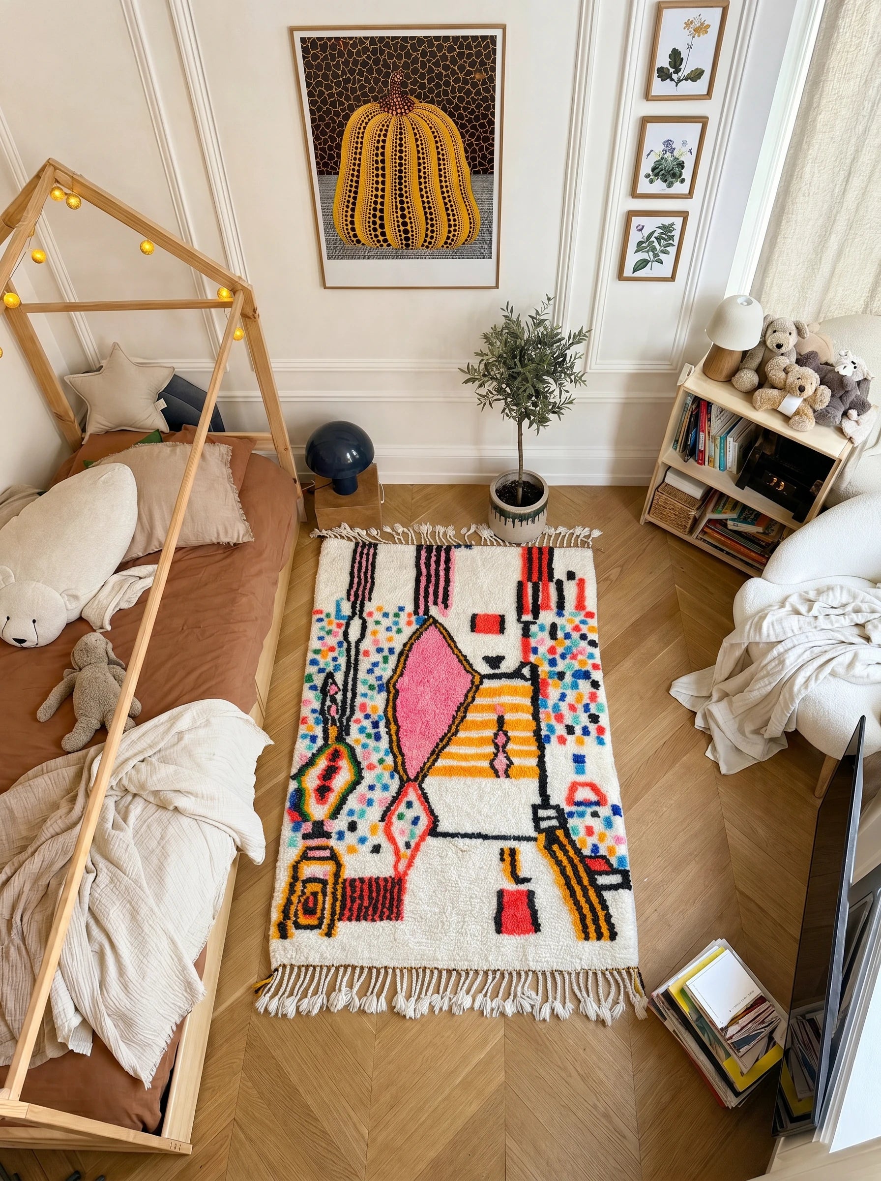 Tapis berbère coloré 101 x 179 cm en situation dans un salon, fait main en laine | Tamazi