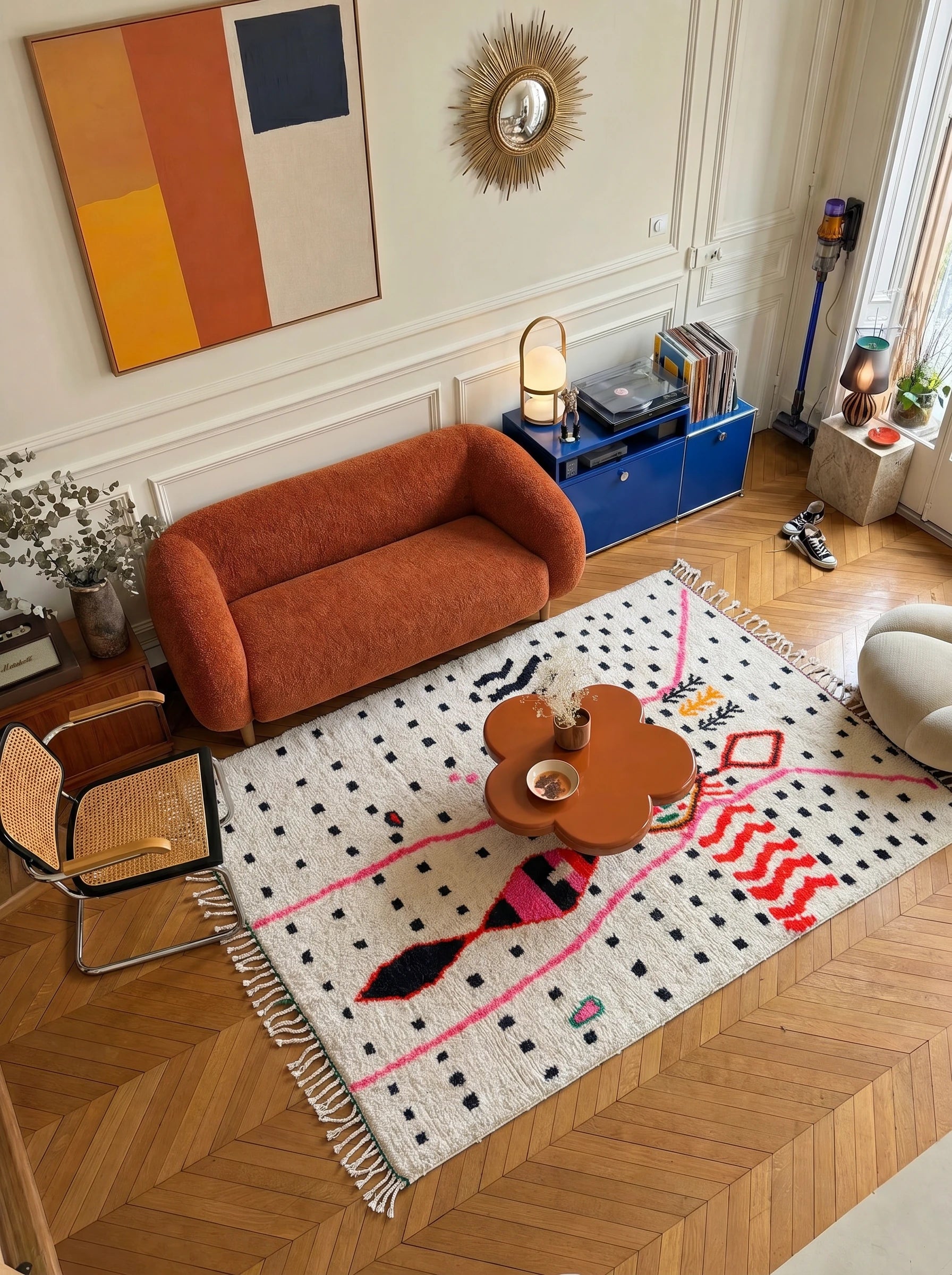 Tapis berbère coloré 158 x 267 cm en situation dans un salon, fait main en laine | Tamazi