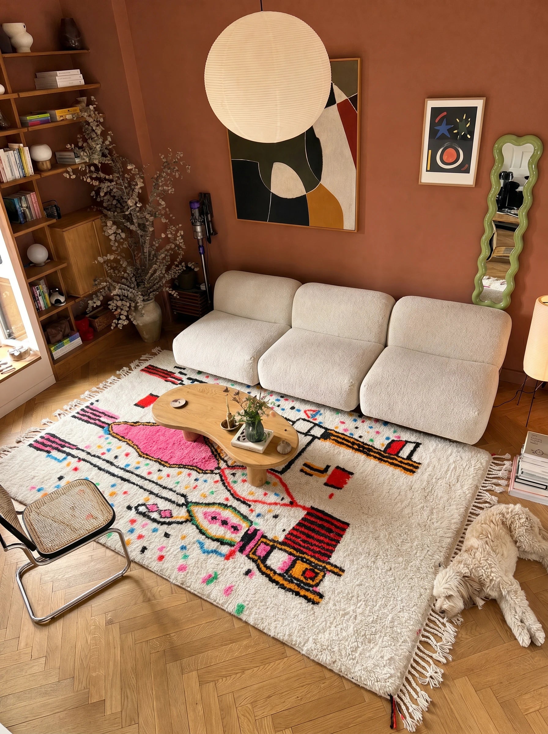 Tapis berbère coloré 169 x 283 cm en situation dans un salon, fait main en laine | Tamazi