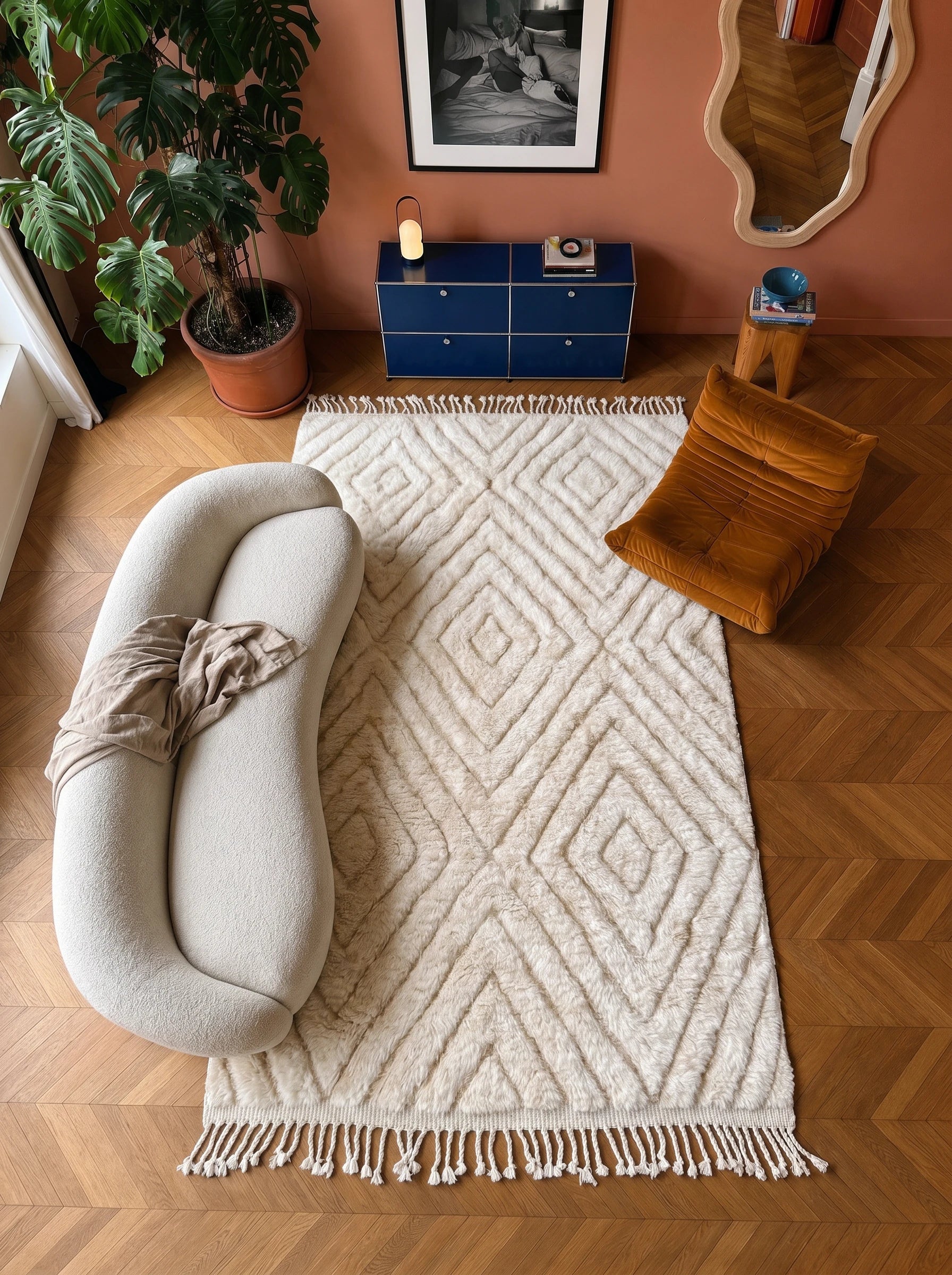 Tapis M'rirt 157 x 266 cm, tapis berbère en situation dans un salon, fait main en laine | Tamazi