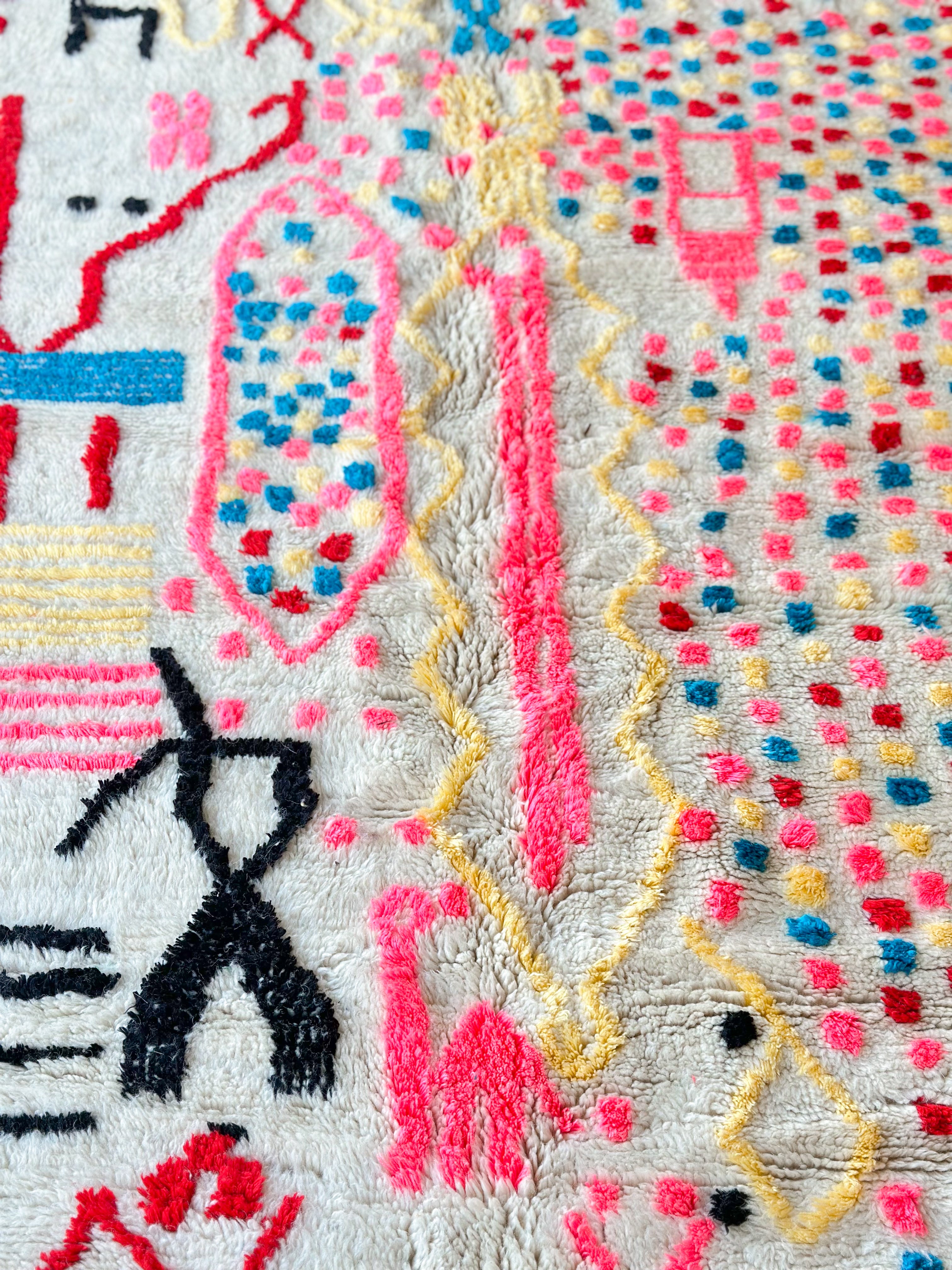 Colorful Berber rug 143 x 230 cm - n°728