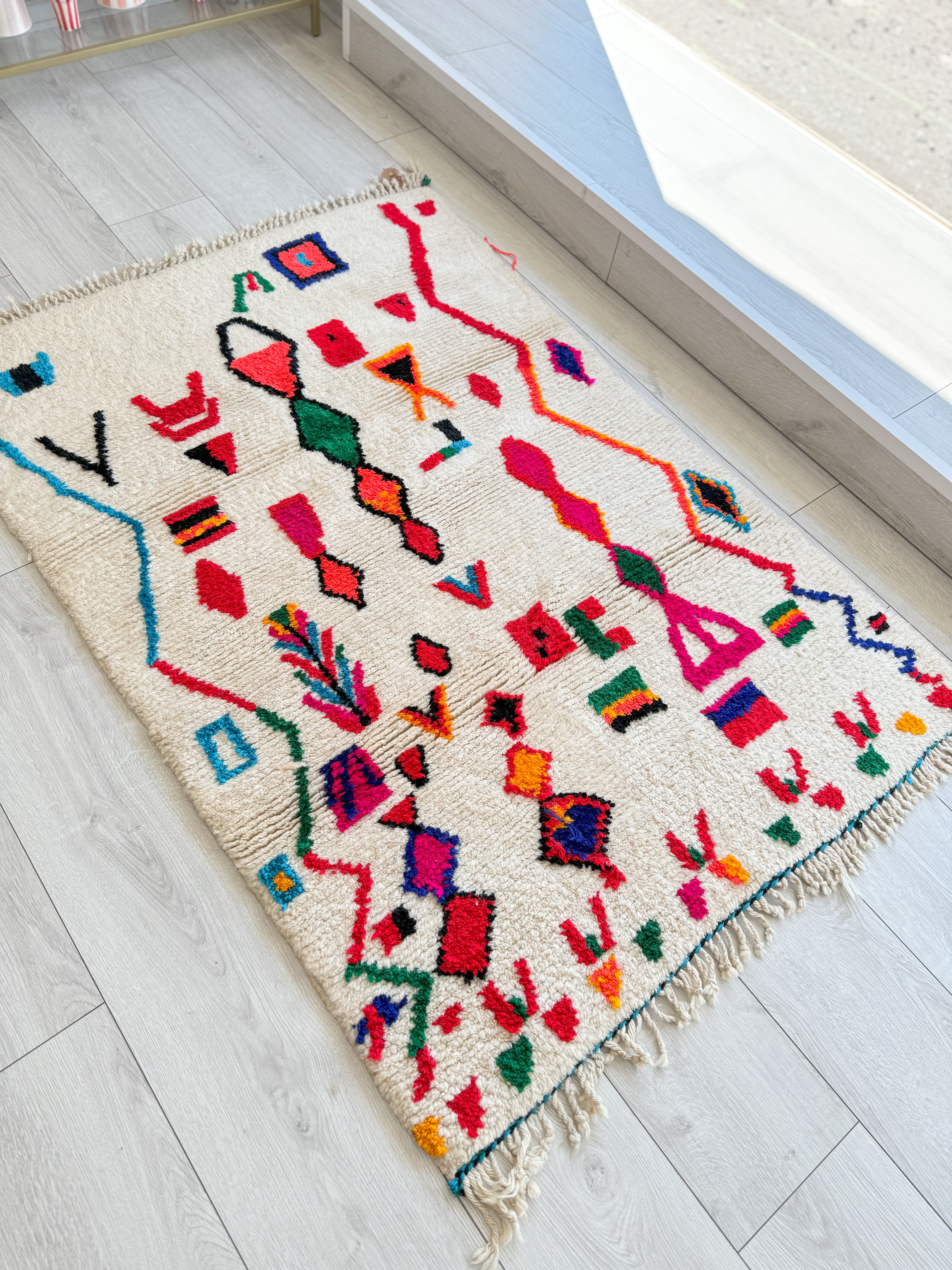 Colorful Moroccan Rug 106 x 161 cm / 3.5 x 5.3 ft - n°1267