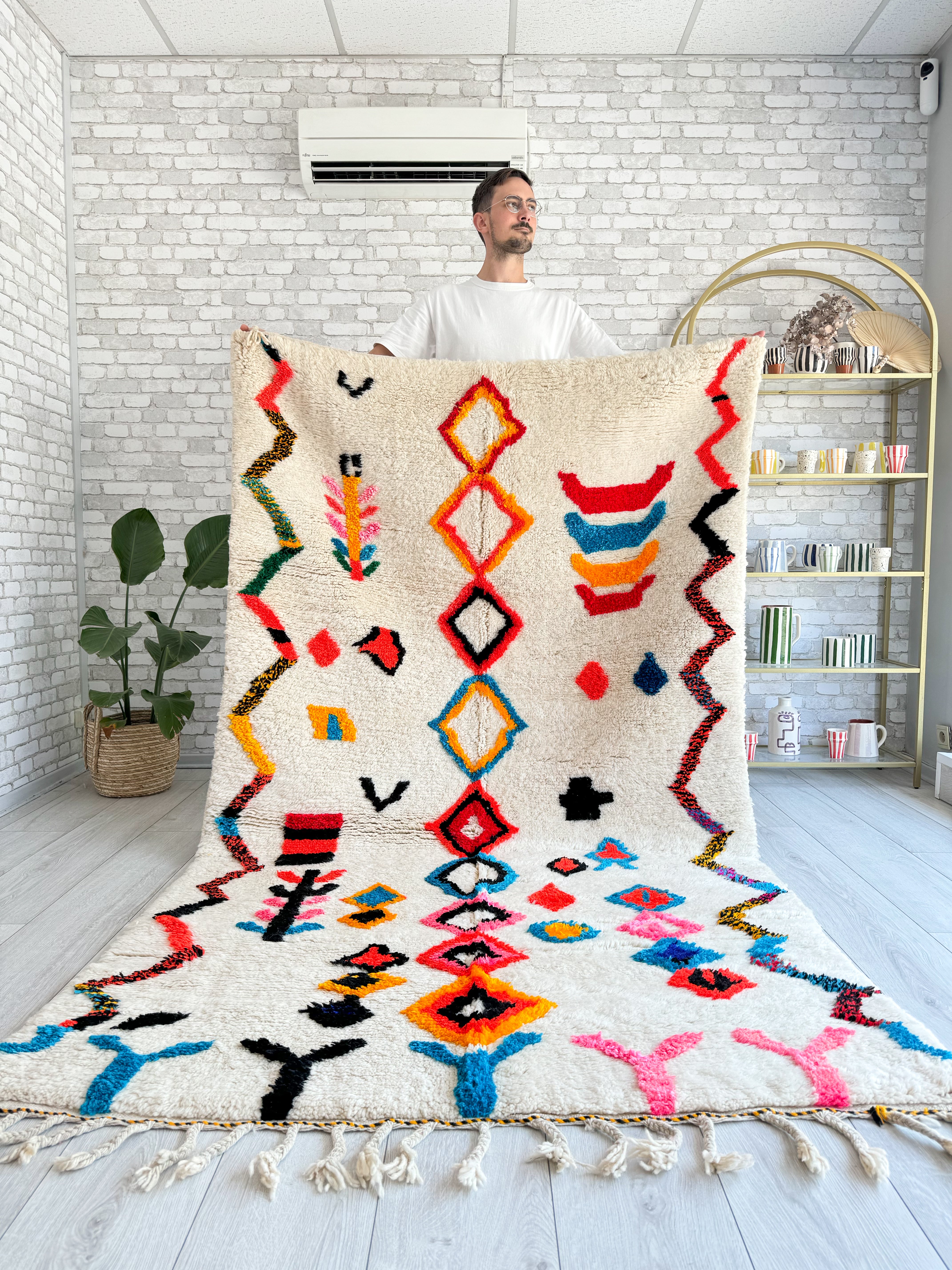 Colorful Berber rug 143 x 270 cm / 4.7 x 8.9 ft - n°1101