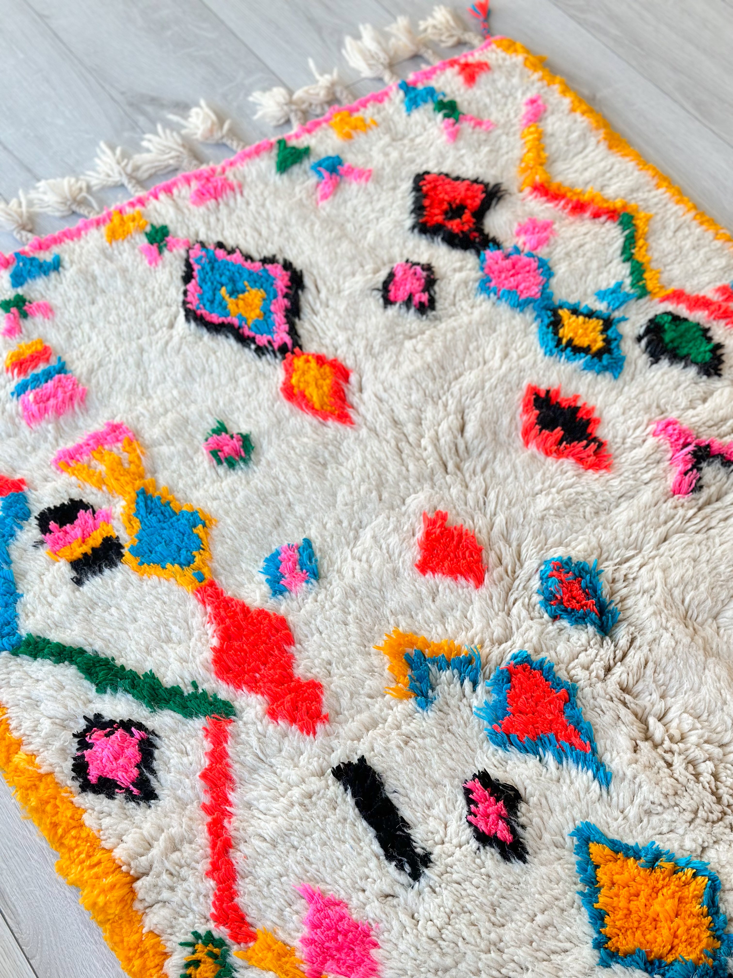 Colorful Berber rug 107 x 170 cm - n°717