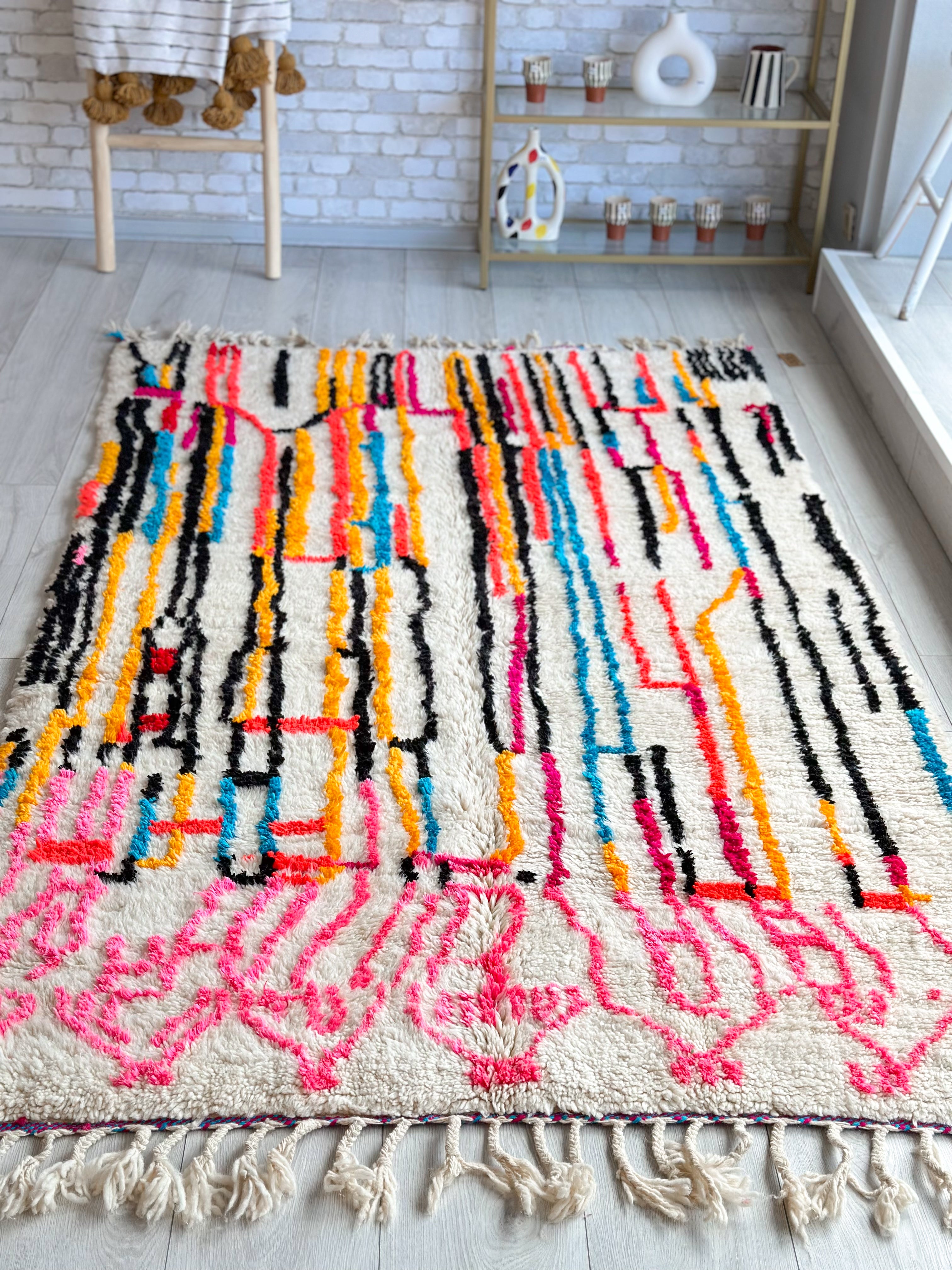 Colorful Berber rug 140 x 260 cm / 4.6 x 8.5 ft - n°700