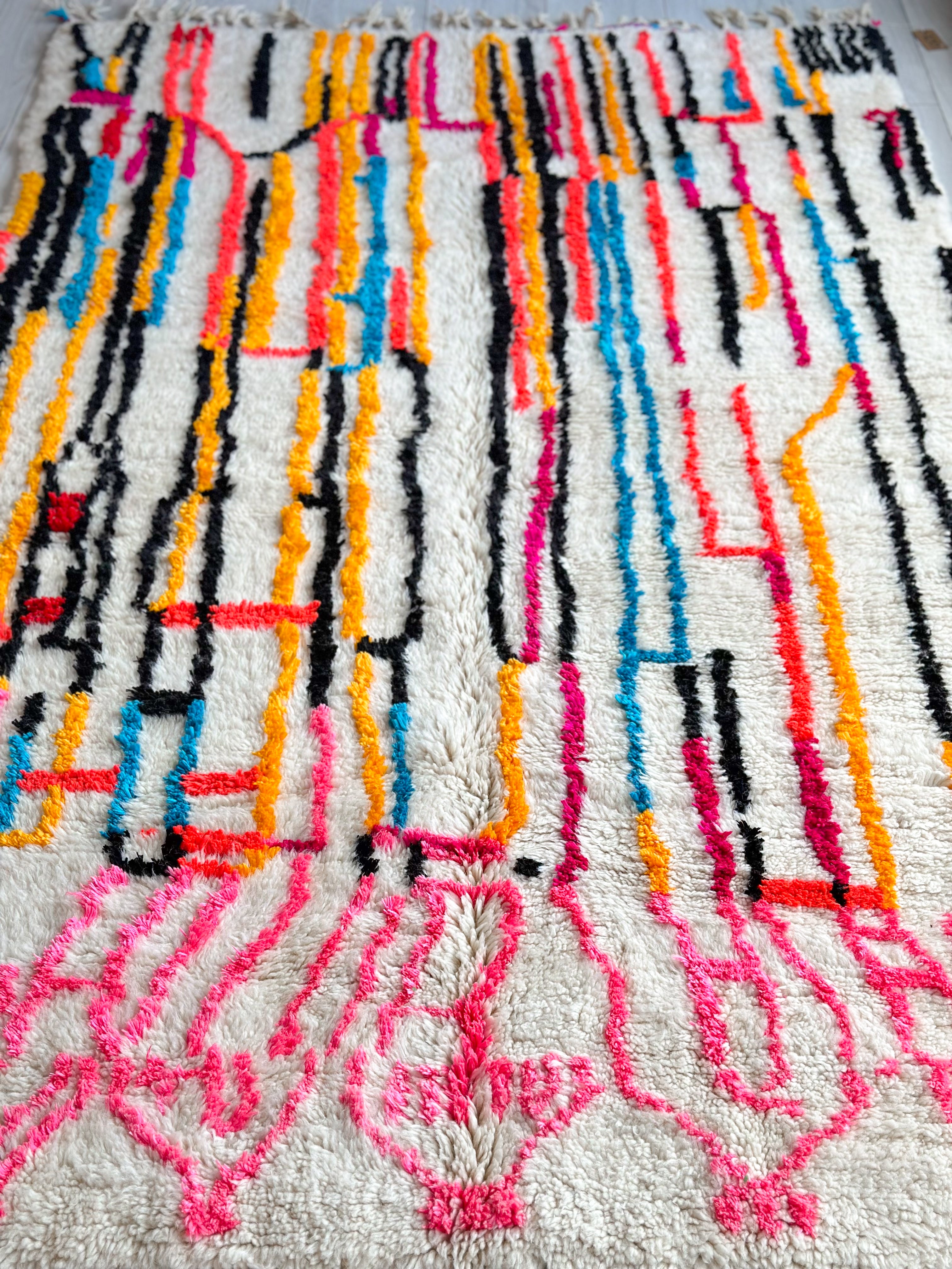 Colorful Berber rug 140 x 260 cm / 4.6 x 8.5 ft - n°700