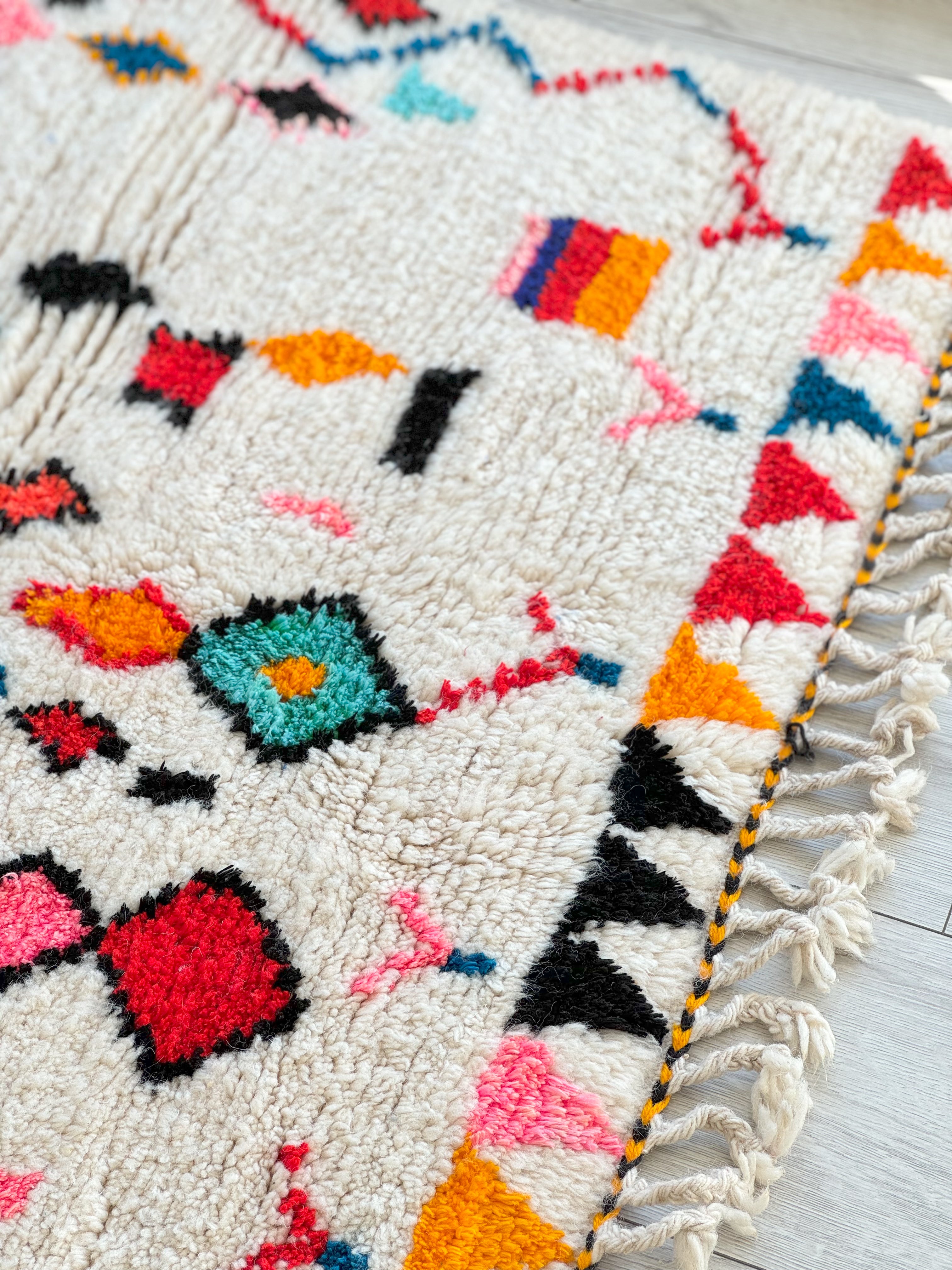 Colorful Berber rug 107 x 156 cm - n°952