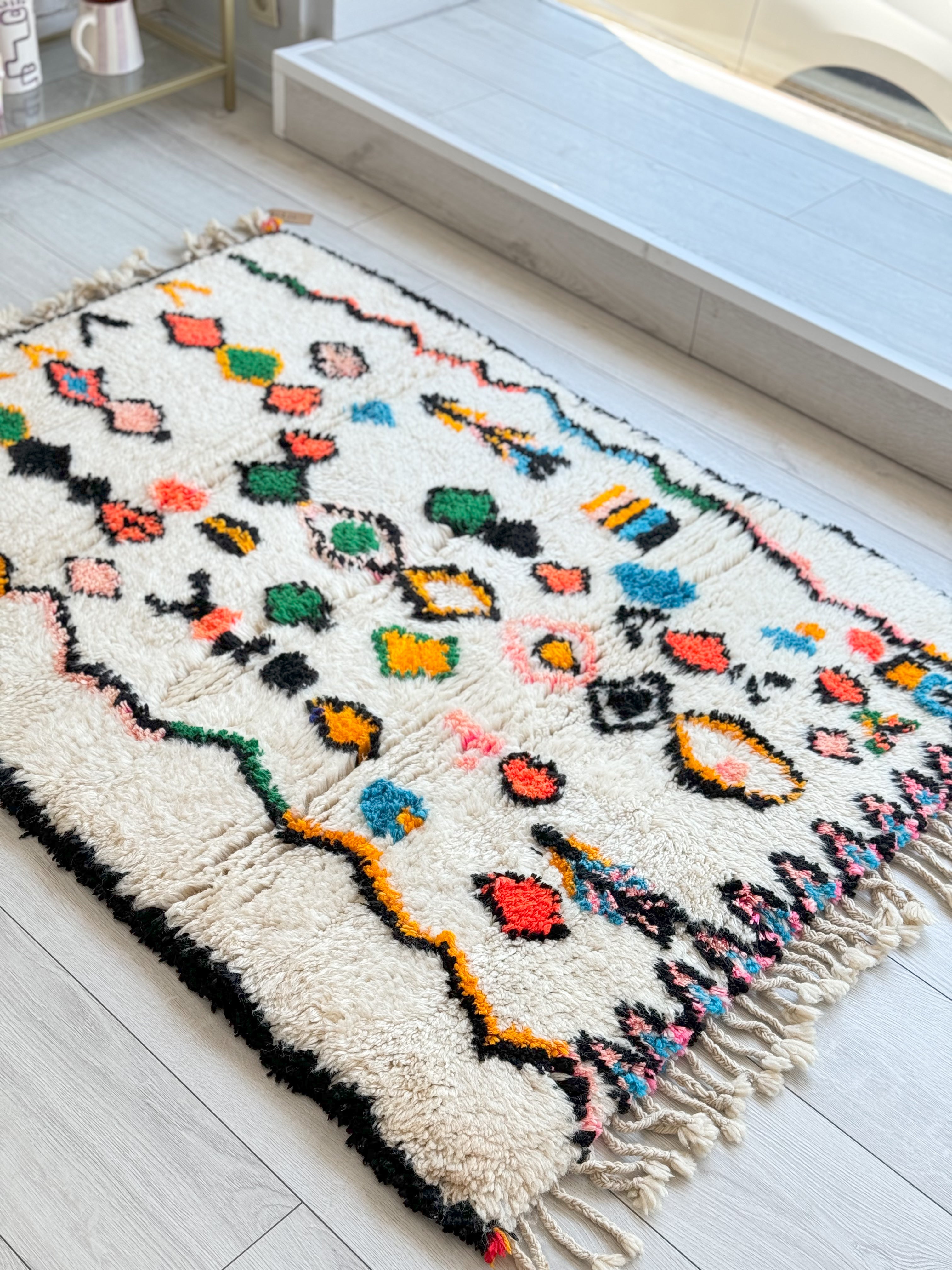 Colorful Moroccan Rug 108 x 155 cm / 3.5 x 5.1 ft - n°1211