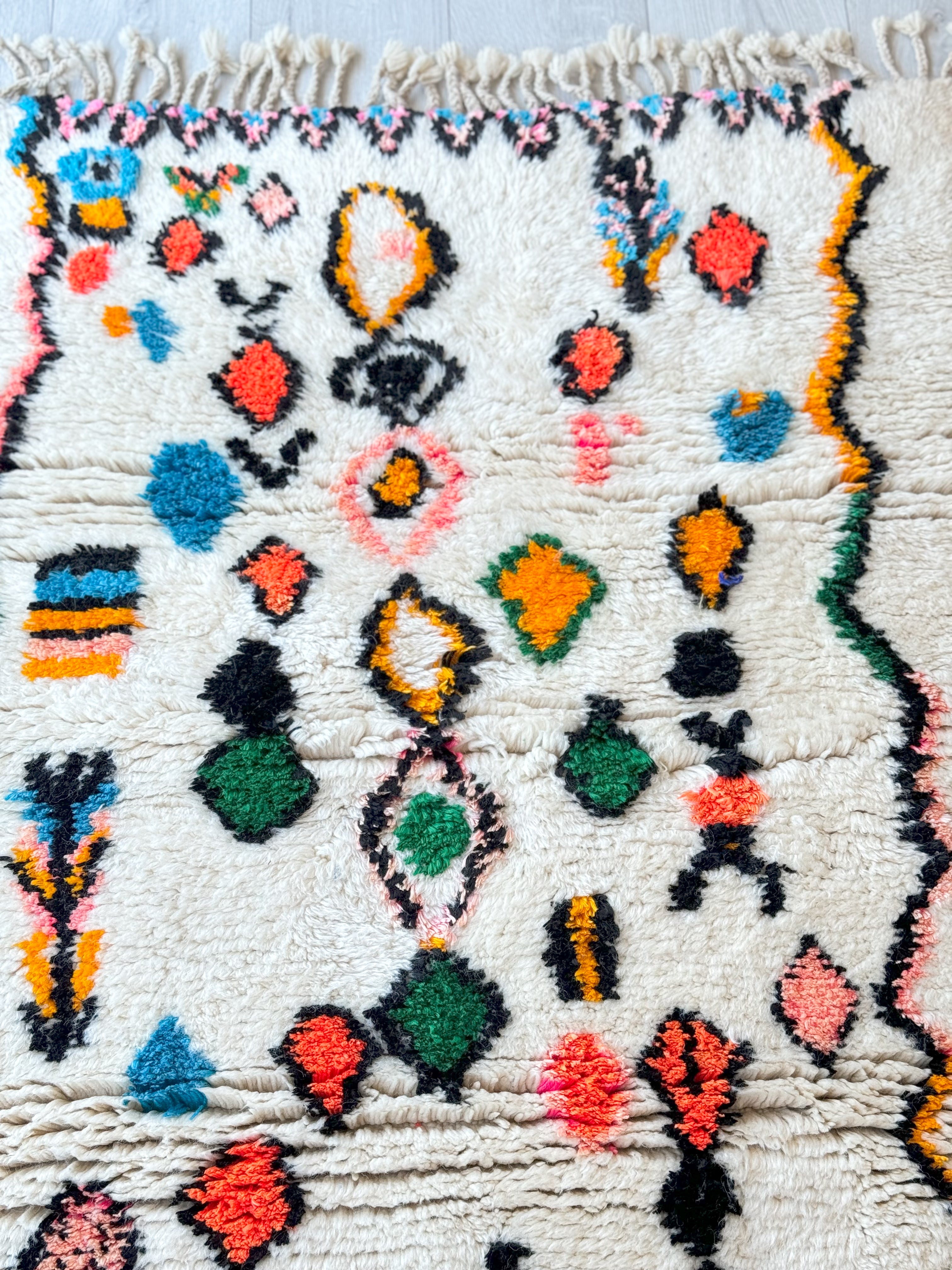 Colorful Moroccan Rug 108 x 155 cm / 3.5 x 5.1 ft - n°1211