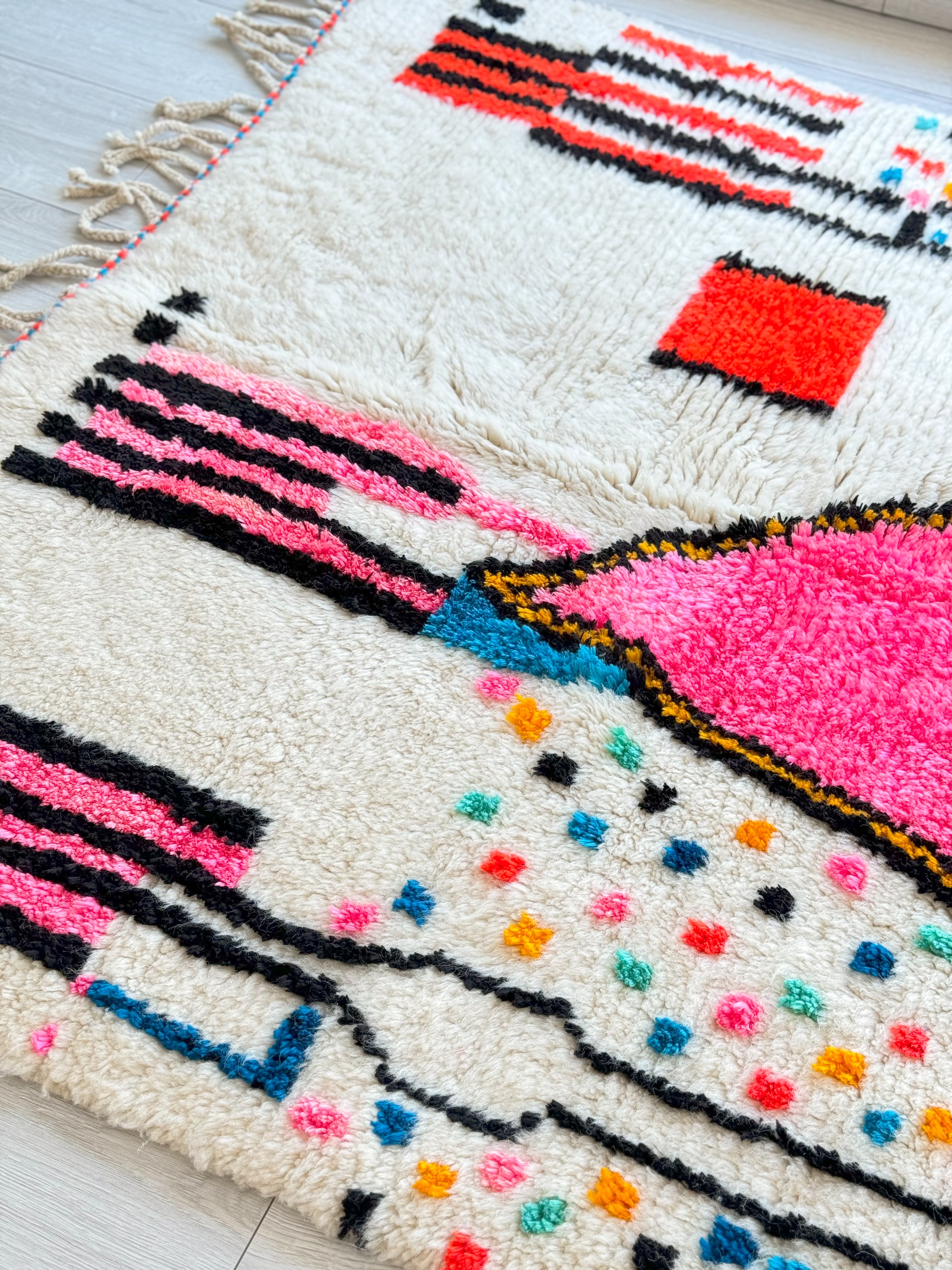 Colorful Berber rug 148 x 250 cm / 4.9 x 8.2 ft - n°1104