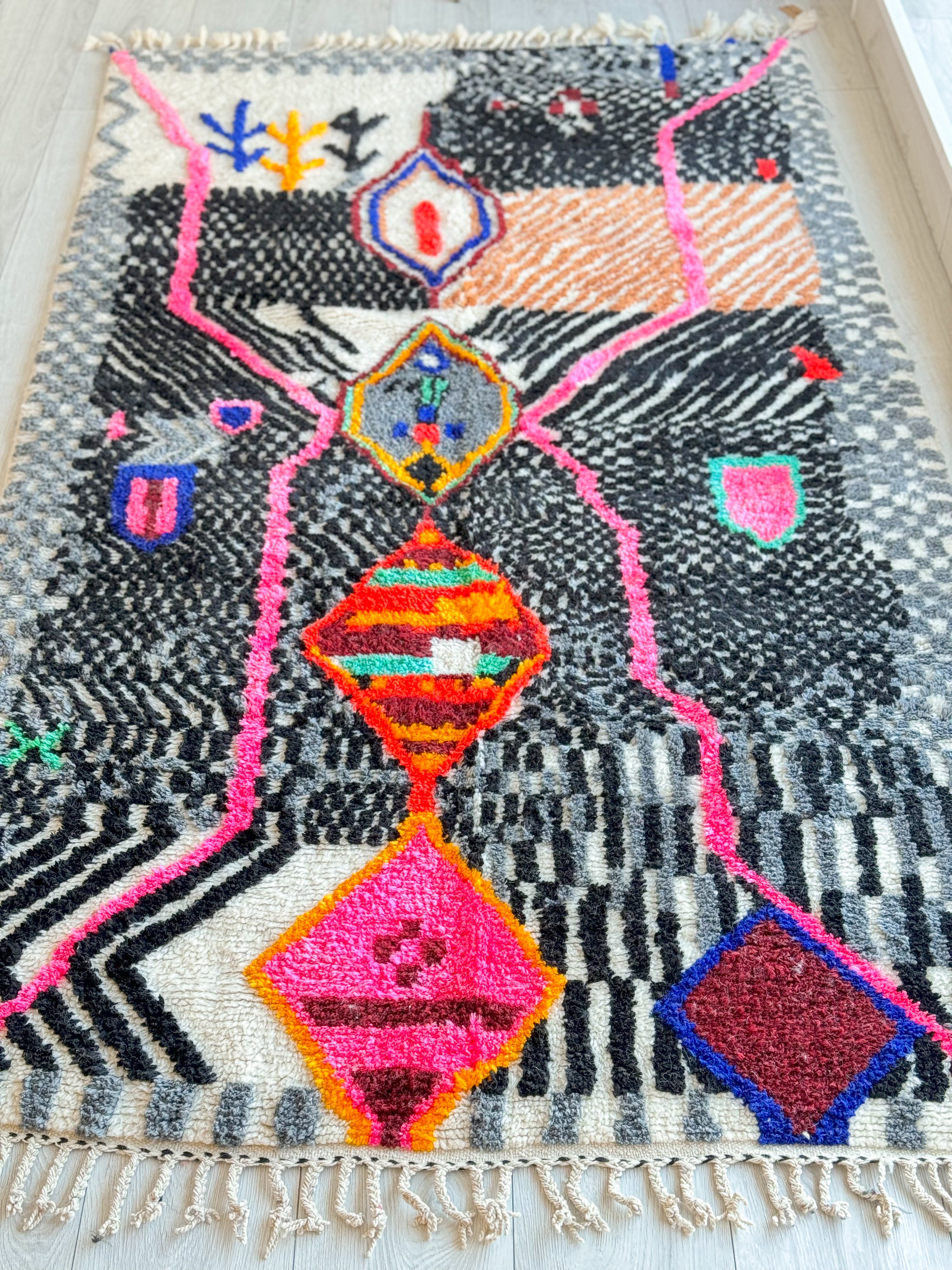 Colorful Berber rug 141 x 270 cm - n°903