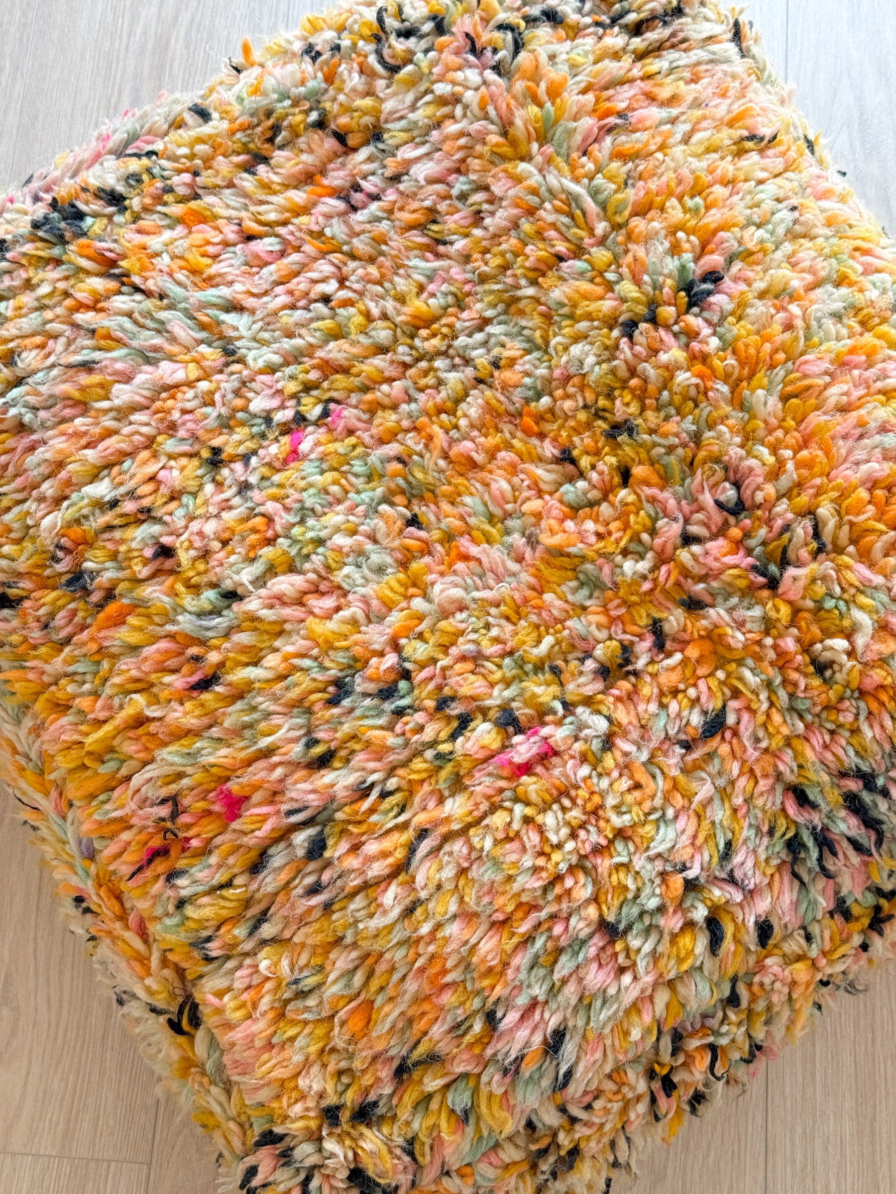 Marokkanischer Pouf, bunter Berber-Pouf - 60 x 60 cm - Nr. 28