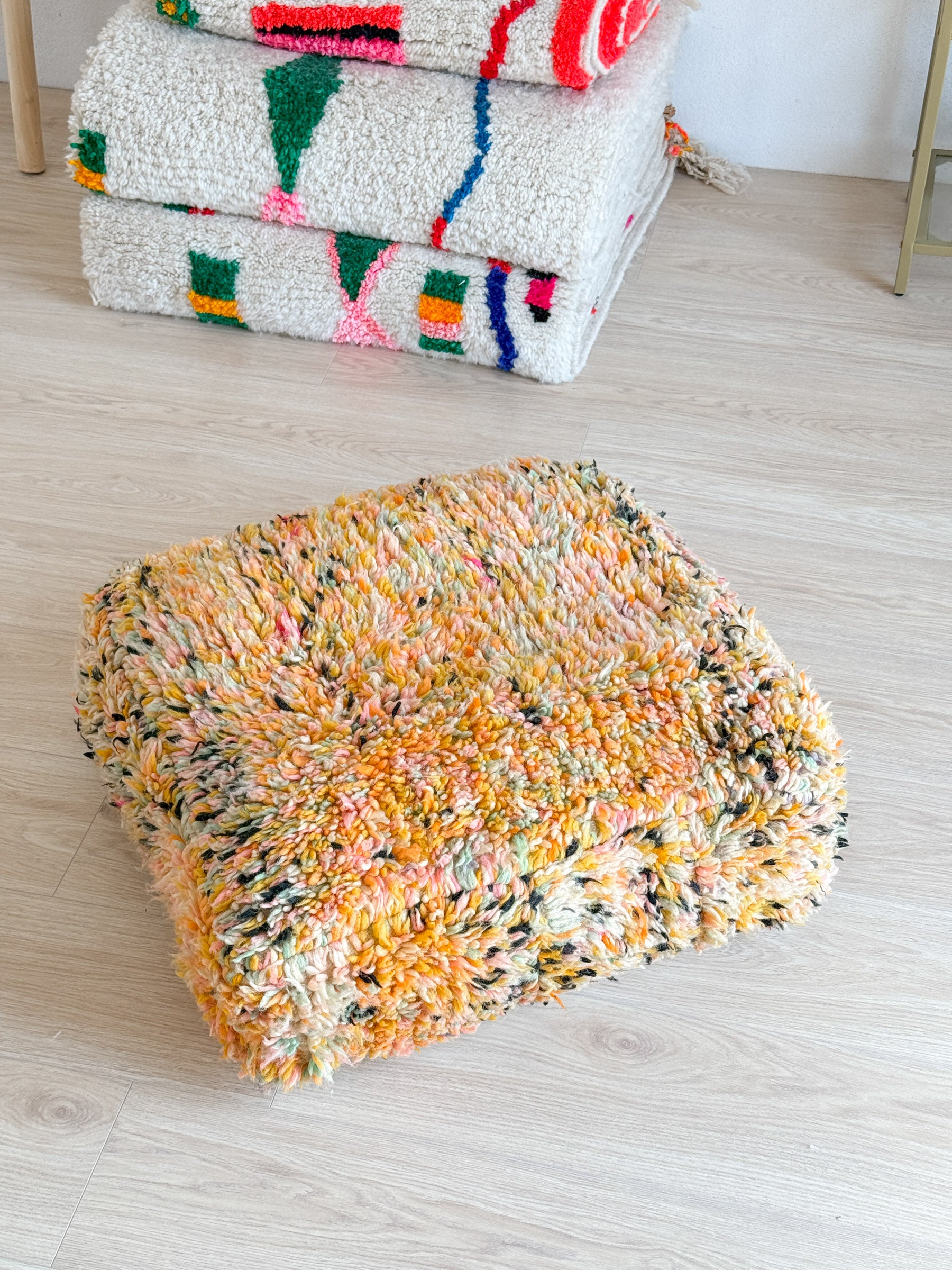 Marokkanischer Pouf, bunter Berber-Pouf - 60 x 60 cm - Nr. 28