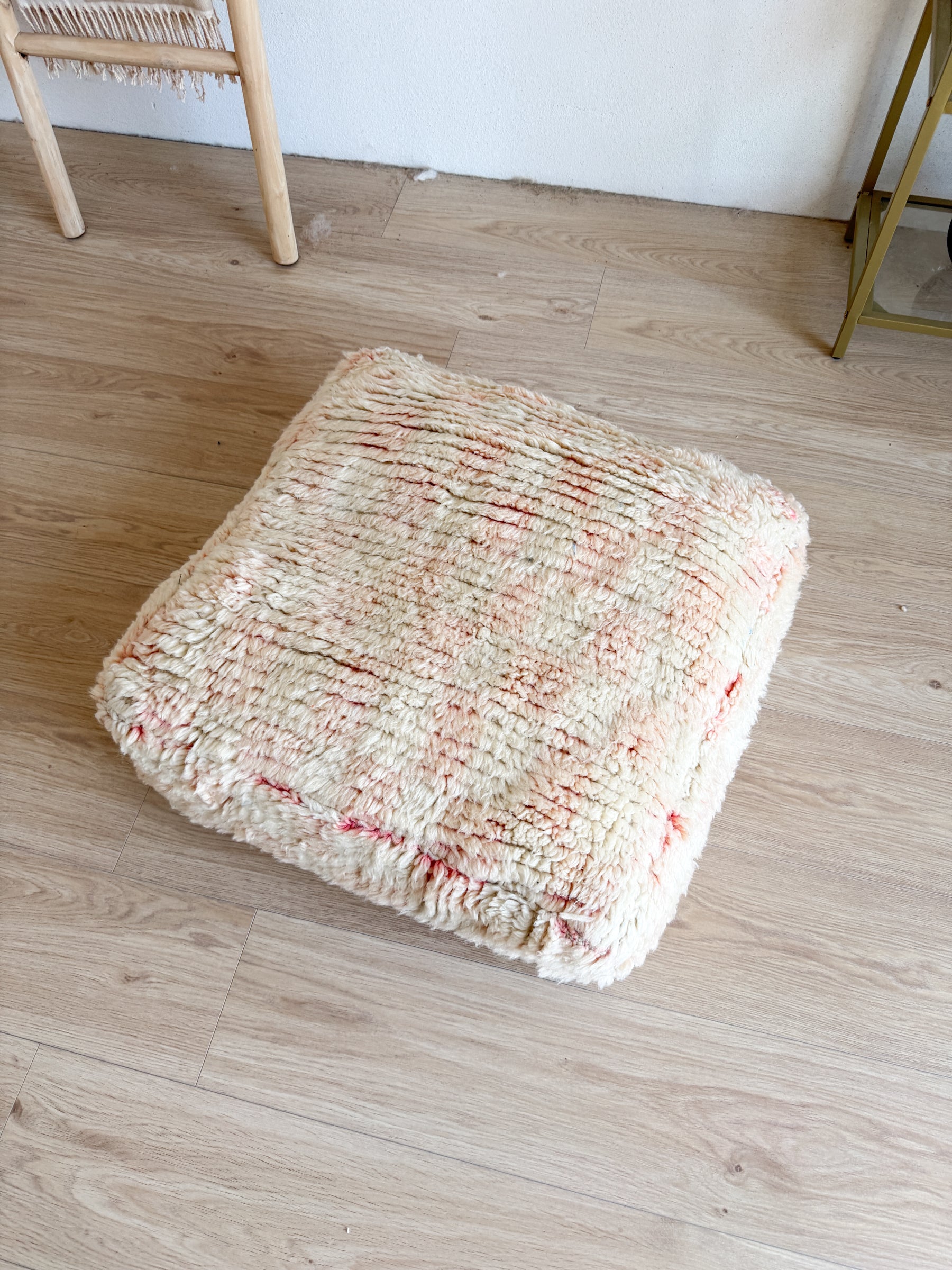 Entwurf – Marokkanischer Pouf, farbenfroher Berber-Pouf – 60 x 60 cm – Nr. 122