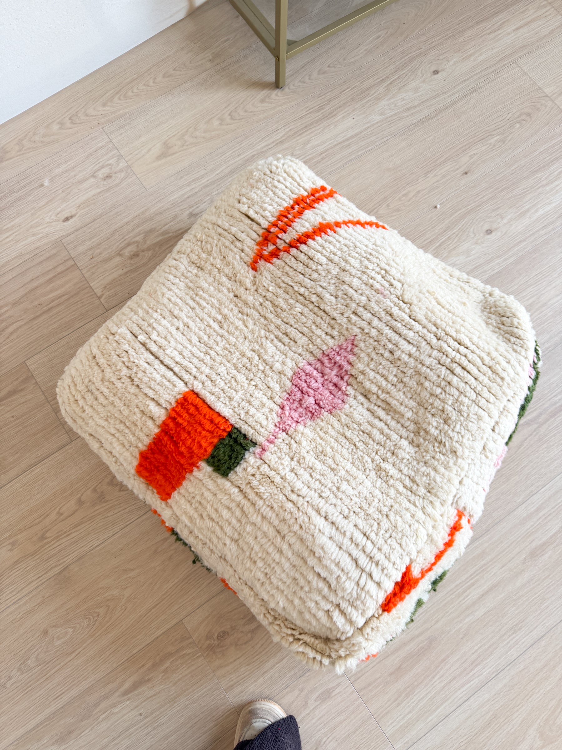 Entwurf – Marokkanischer Pouf, farbenfroher Berber-Pouf – 60 x 60 cm – Nr. 129