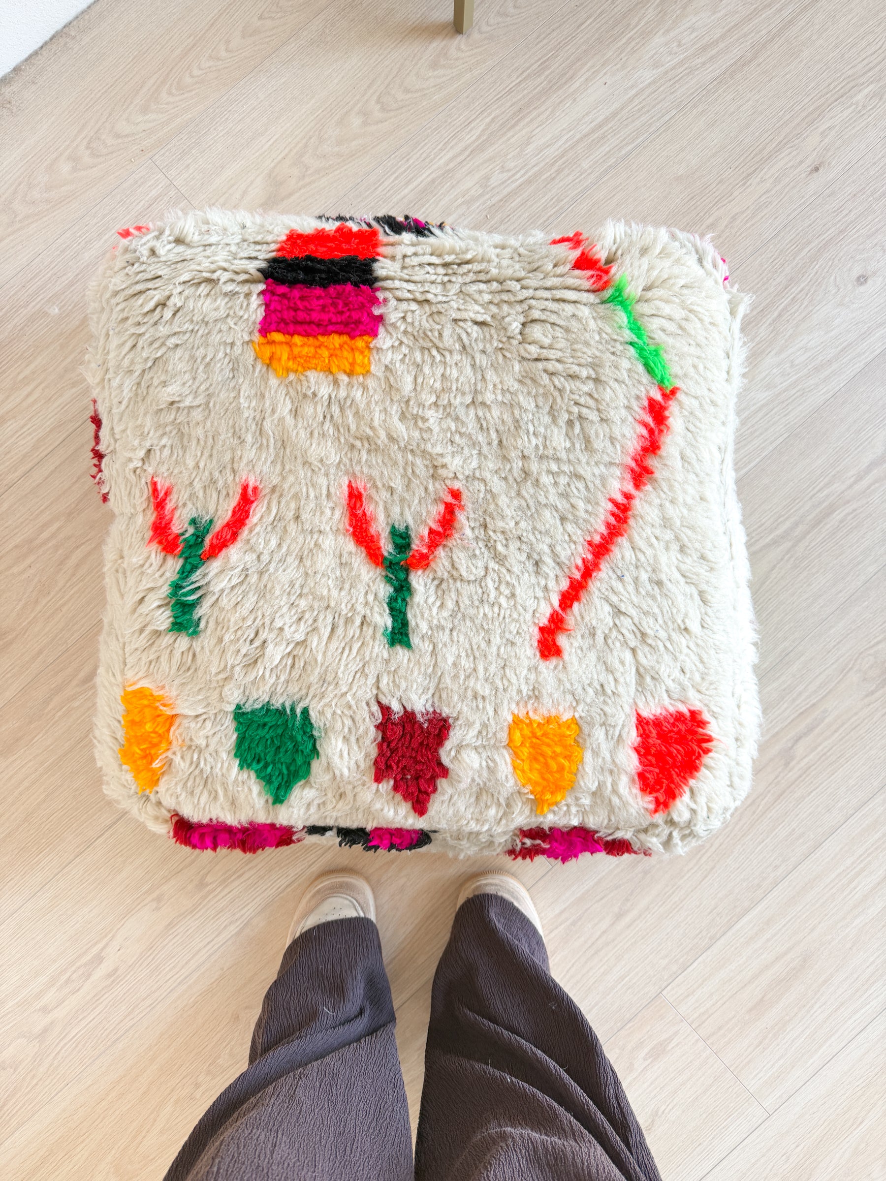 Entwurf – Marokkanischer Pouf, farbenfroher Berber-Pouf – 60 x 60 cm – Nr. 124