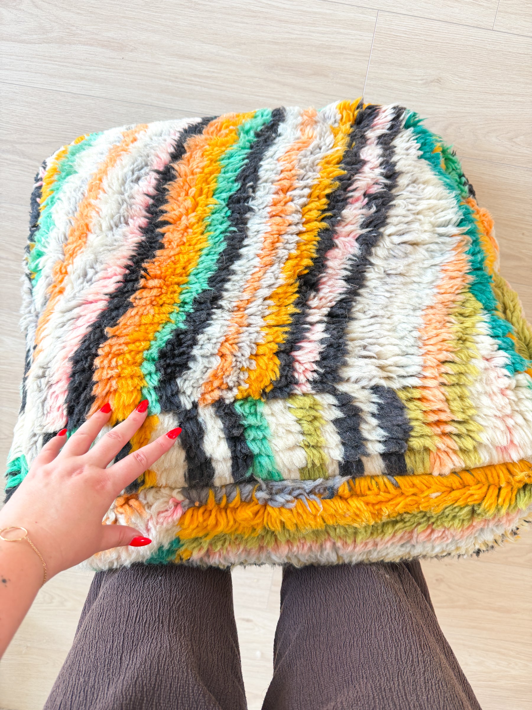 Entwurf – Marokkanischer Pouf, farbenfroher Berber-Pouf – 60 x 60 cm – Nr. 125