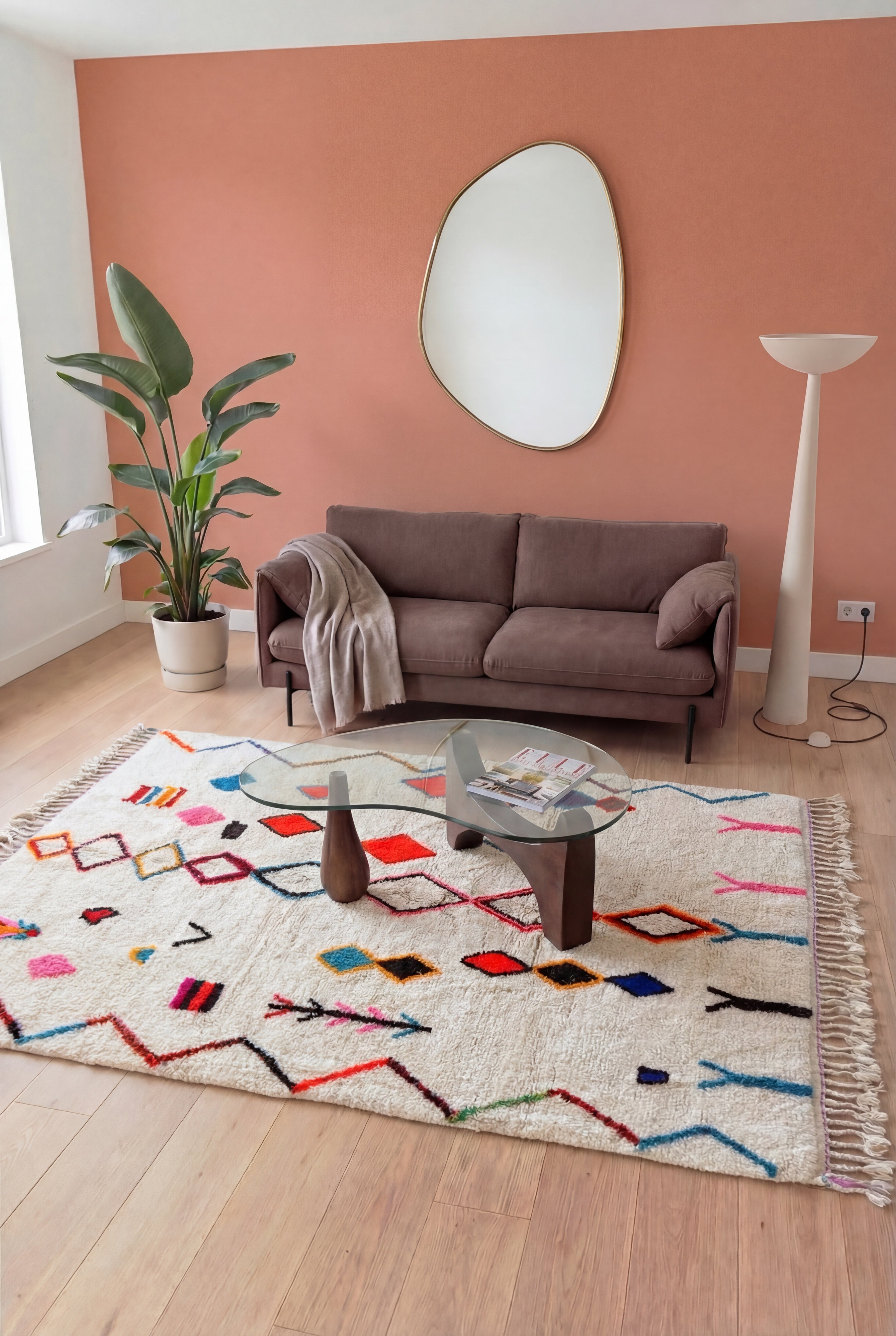 Marokkaans Berbers tapijt Azilal kleurrijk handgemaakt, wol en katoen multicolor, 199x320 cm, n2557 — gestileerd in een eigentijdse woonkamer | Tamazi