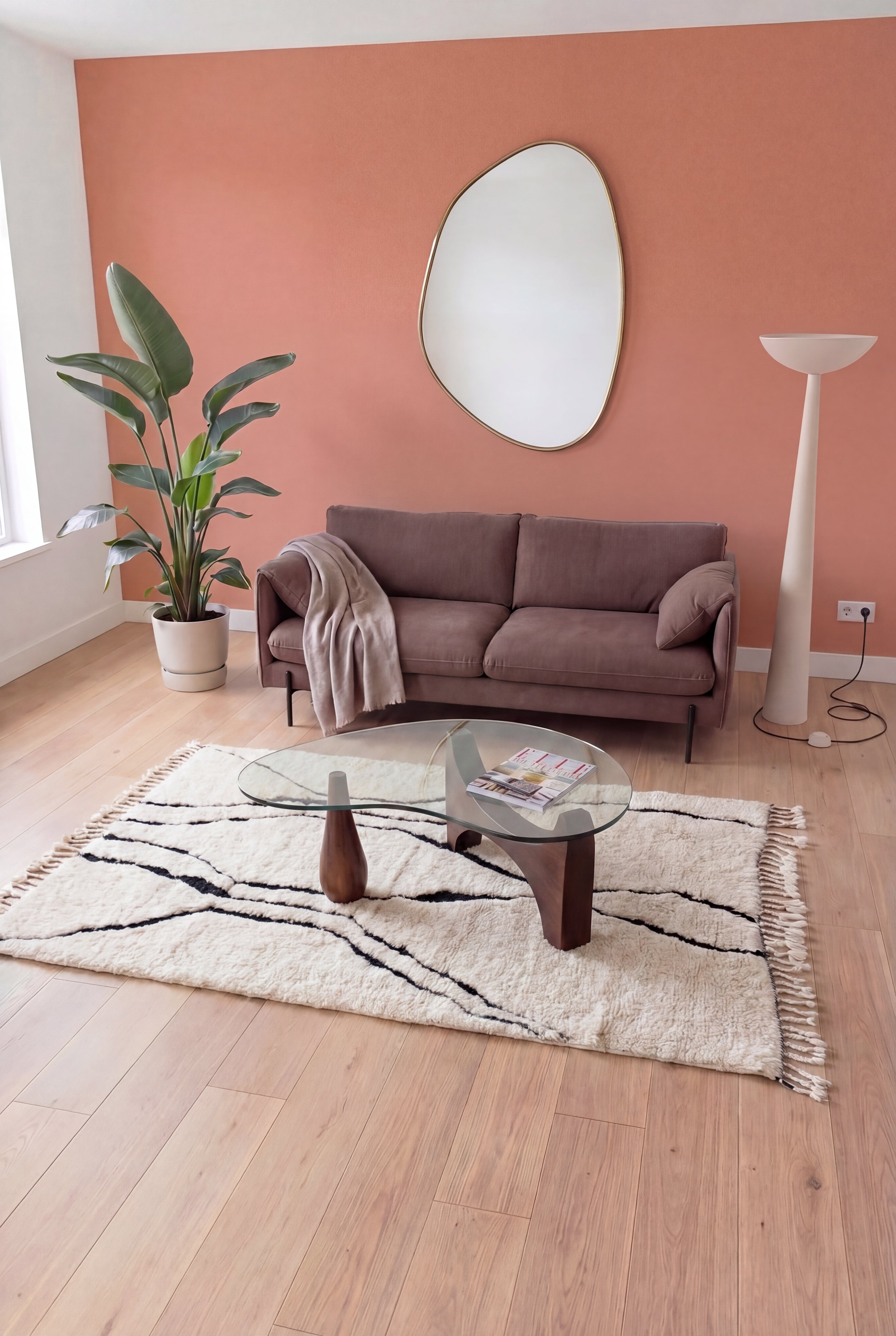 Handgemaakt Marokkaans Beni Ouarain berbertapijt, wol wit en zwart, 160x270 cm, n2528 — gestileerd in een eigentijdse woonkamer | Tamazi