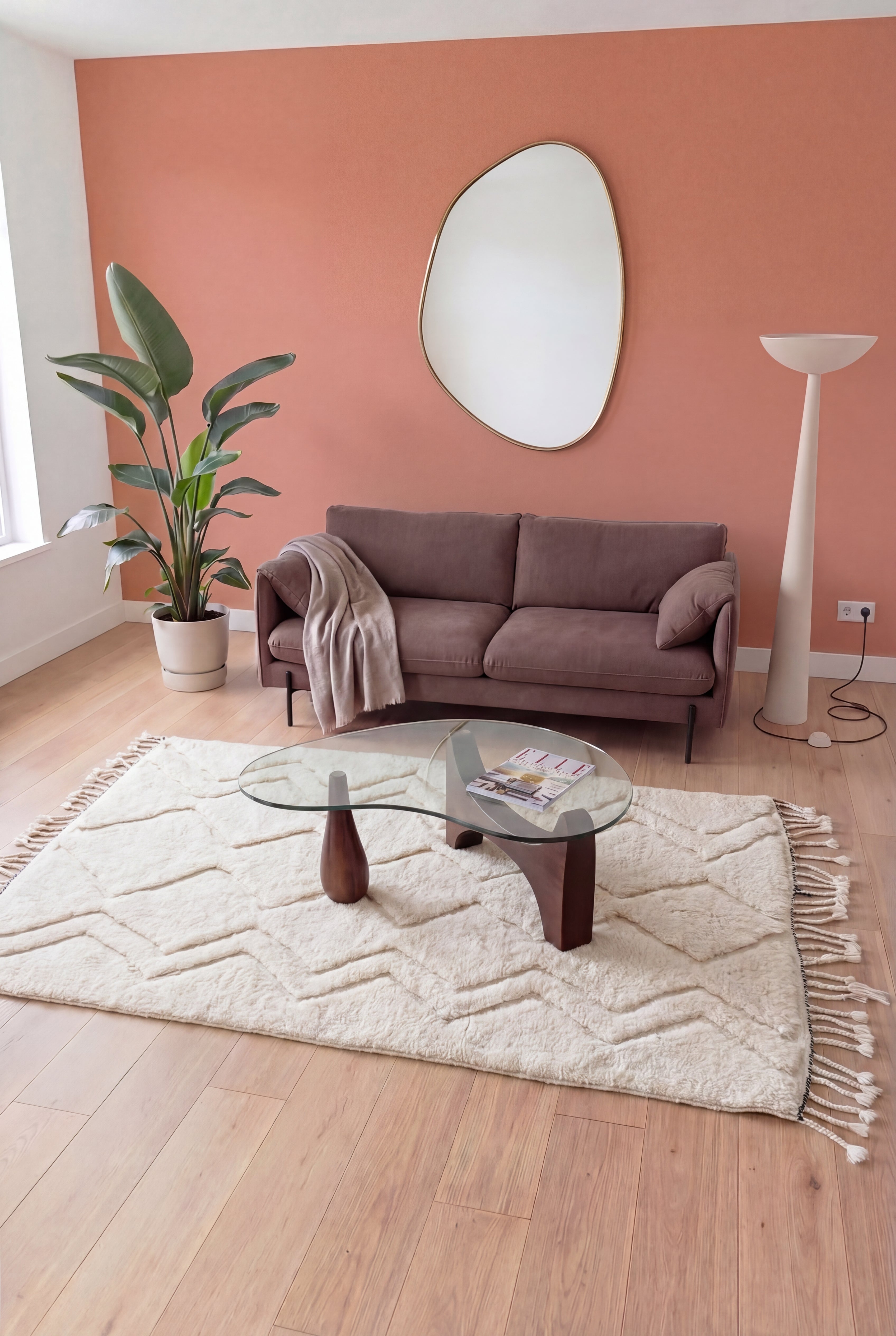 Handgemaakt Marokkaans Beni Ouarain berbertapijt, gebroken witte wol, 150x287 cm, n2519 — gepresenteerd in een hedendaagse woonkamer | Tamazi