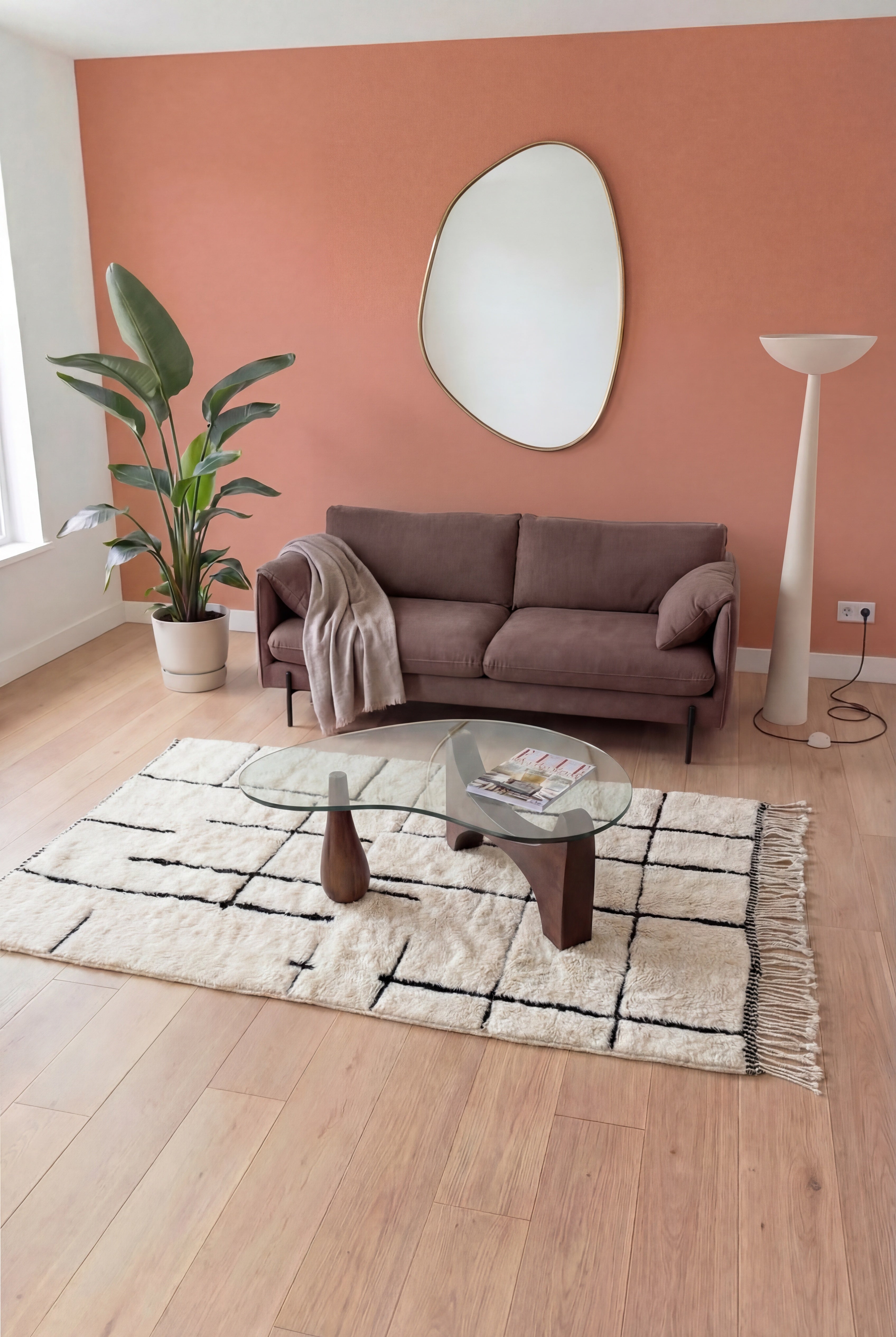 Tapis berbère marocain Mrirt fait main, laine blanc et noir, 150x260 cm, n2559 — mis en scène dans un salon contemporain | Tamazi