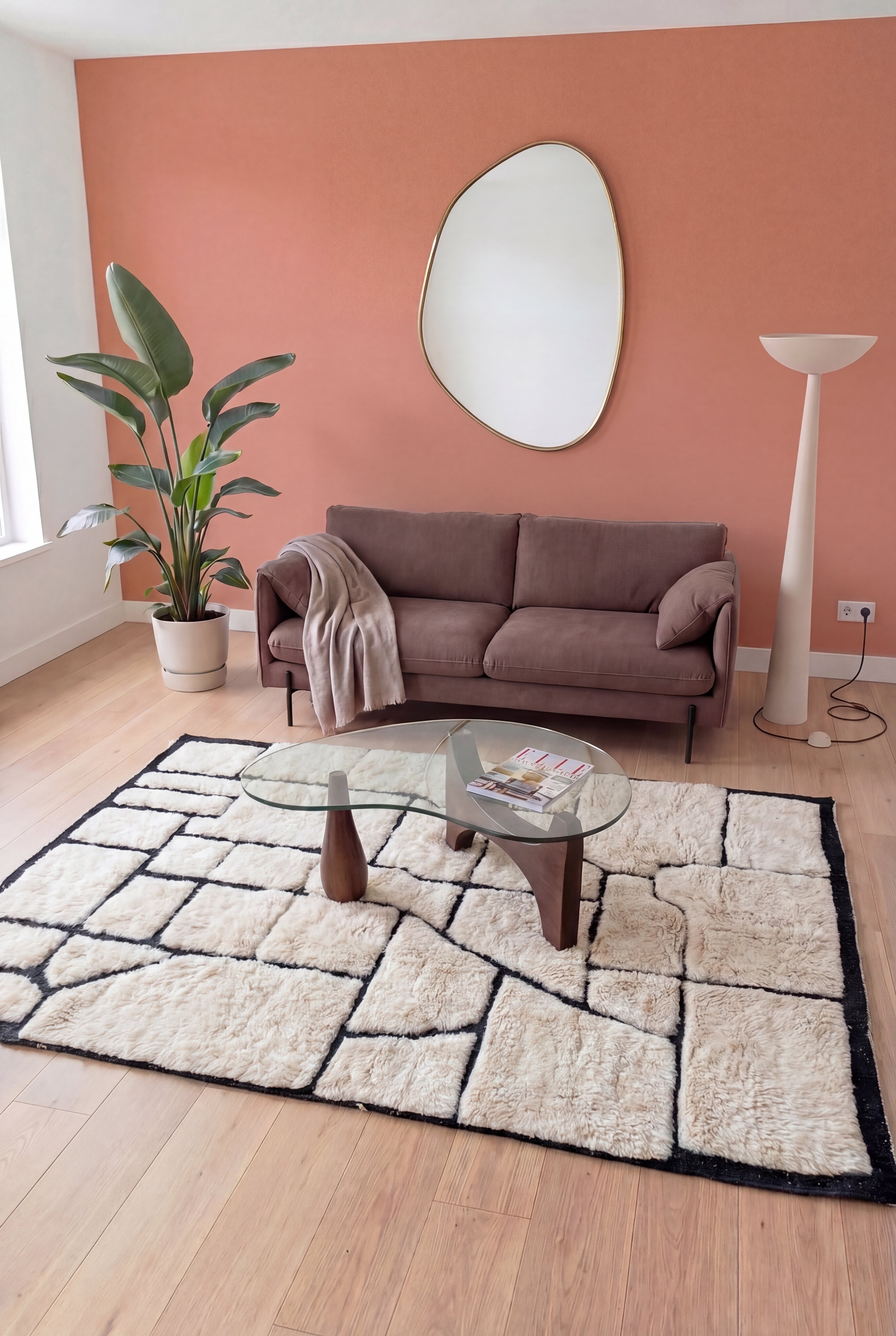 Tapis berbère marocain Mrirt fait main, laine blanc et noir, 204x301 cm, n2560 — mis en scène dans un salon contemporain | Tamazi