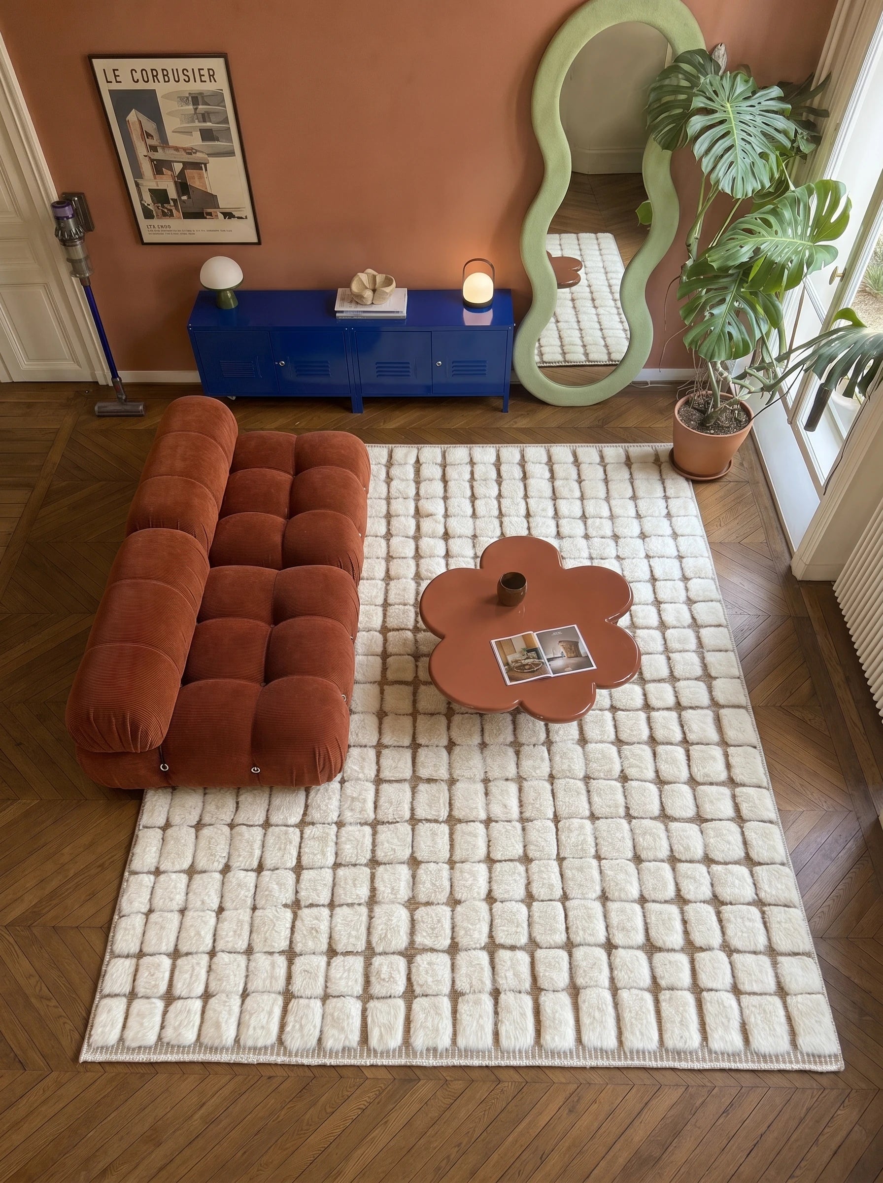 Tapis M'rirt 259 x 300 cm, tapis berbère en situation dans un salon, fait main en laine | Tamazi